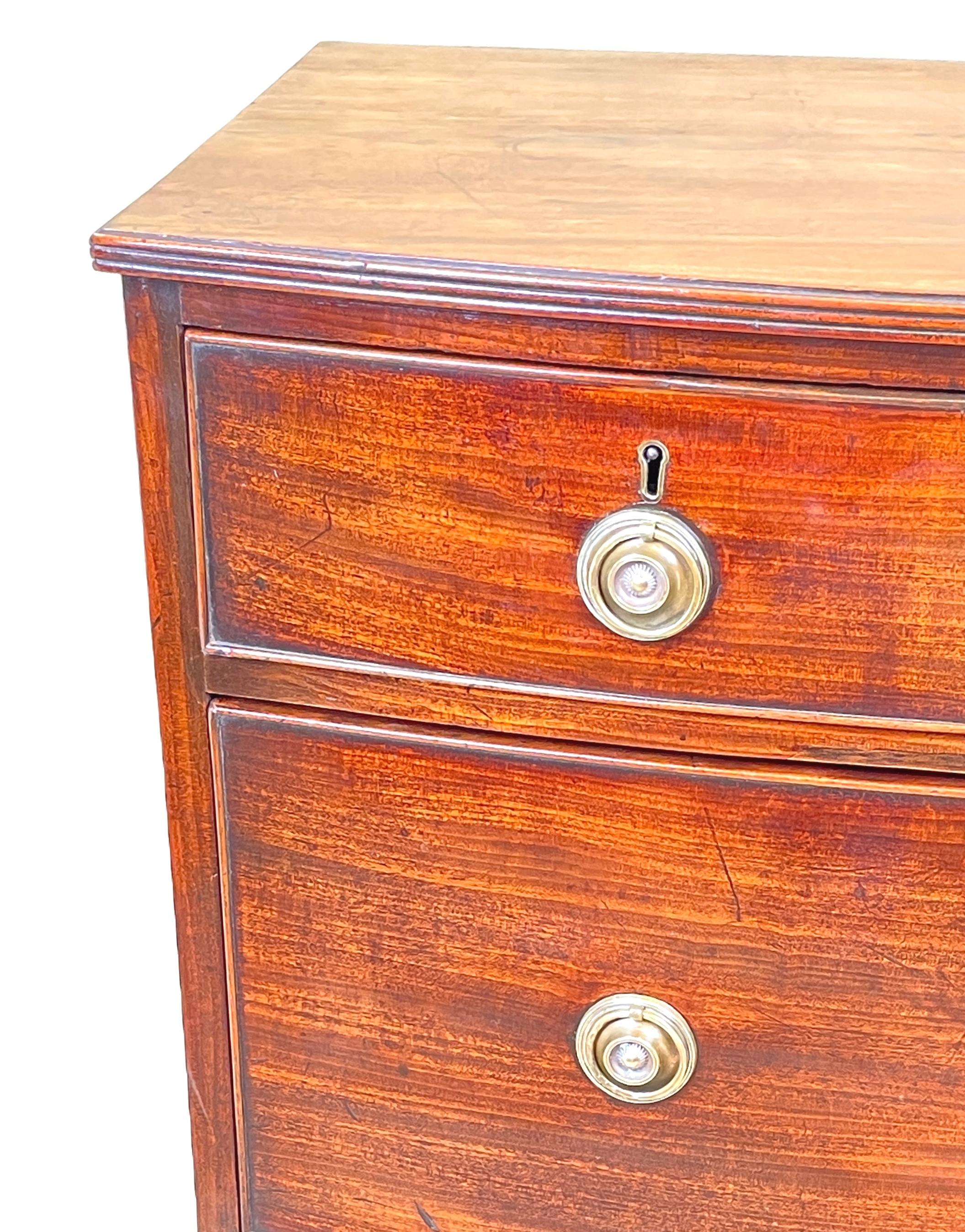 Small Regency Mahogany Bow Chest In Good Condition For Sale In Bedfordshire, GB