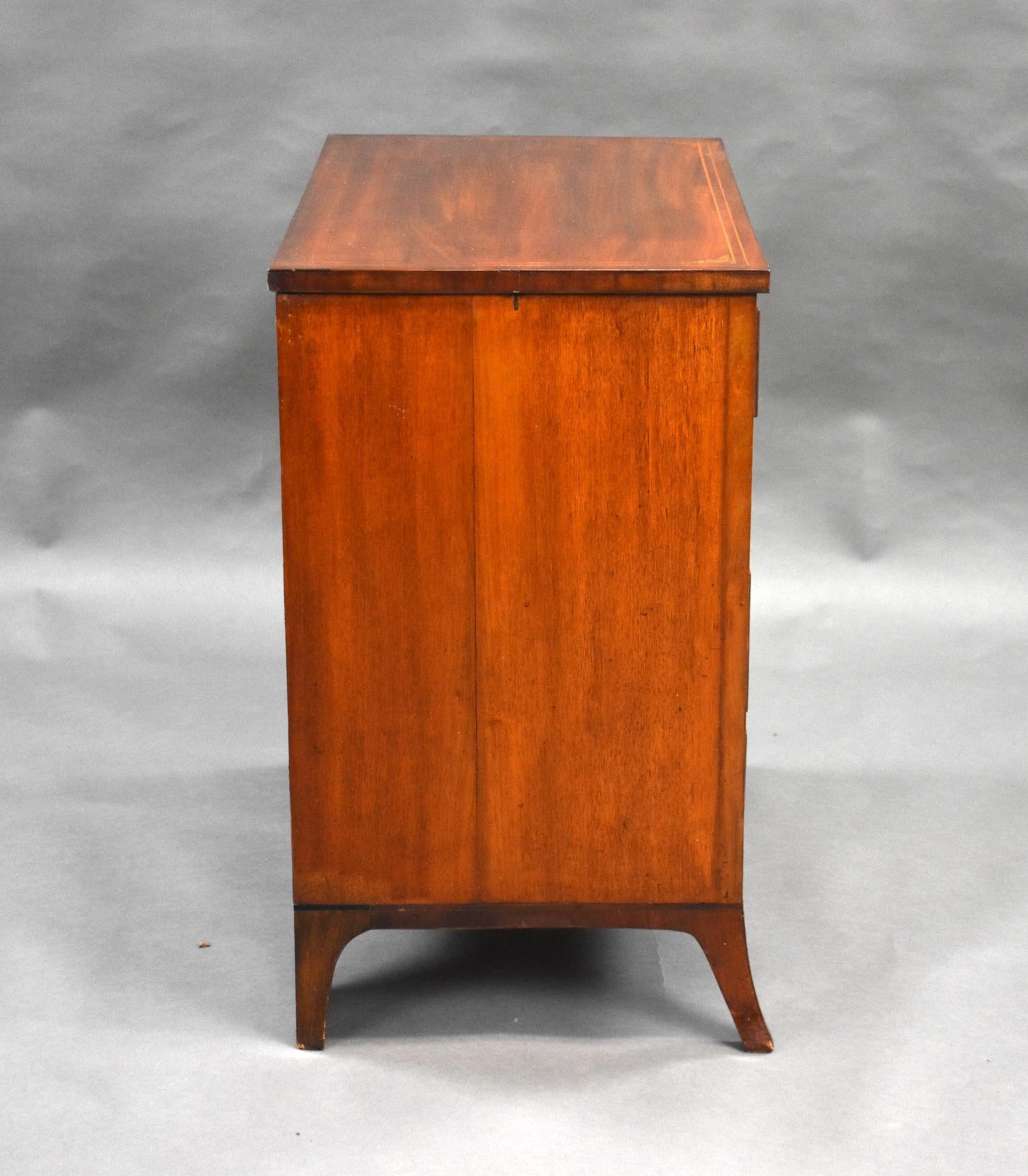 English Small Regency Mahogany Chest of Drawers For Sale