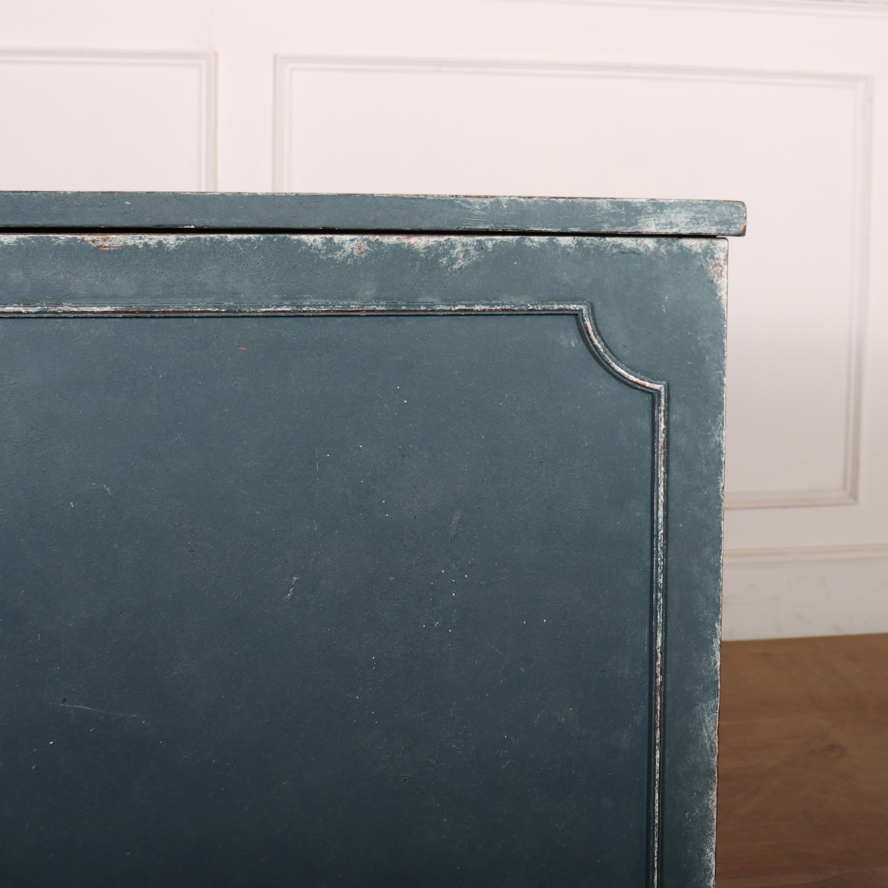 Small Regency Painted Cabinet In Good Condition For Sale In Leamington Spa, Warwickshire