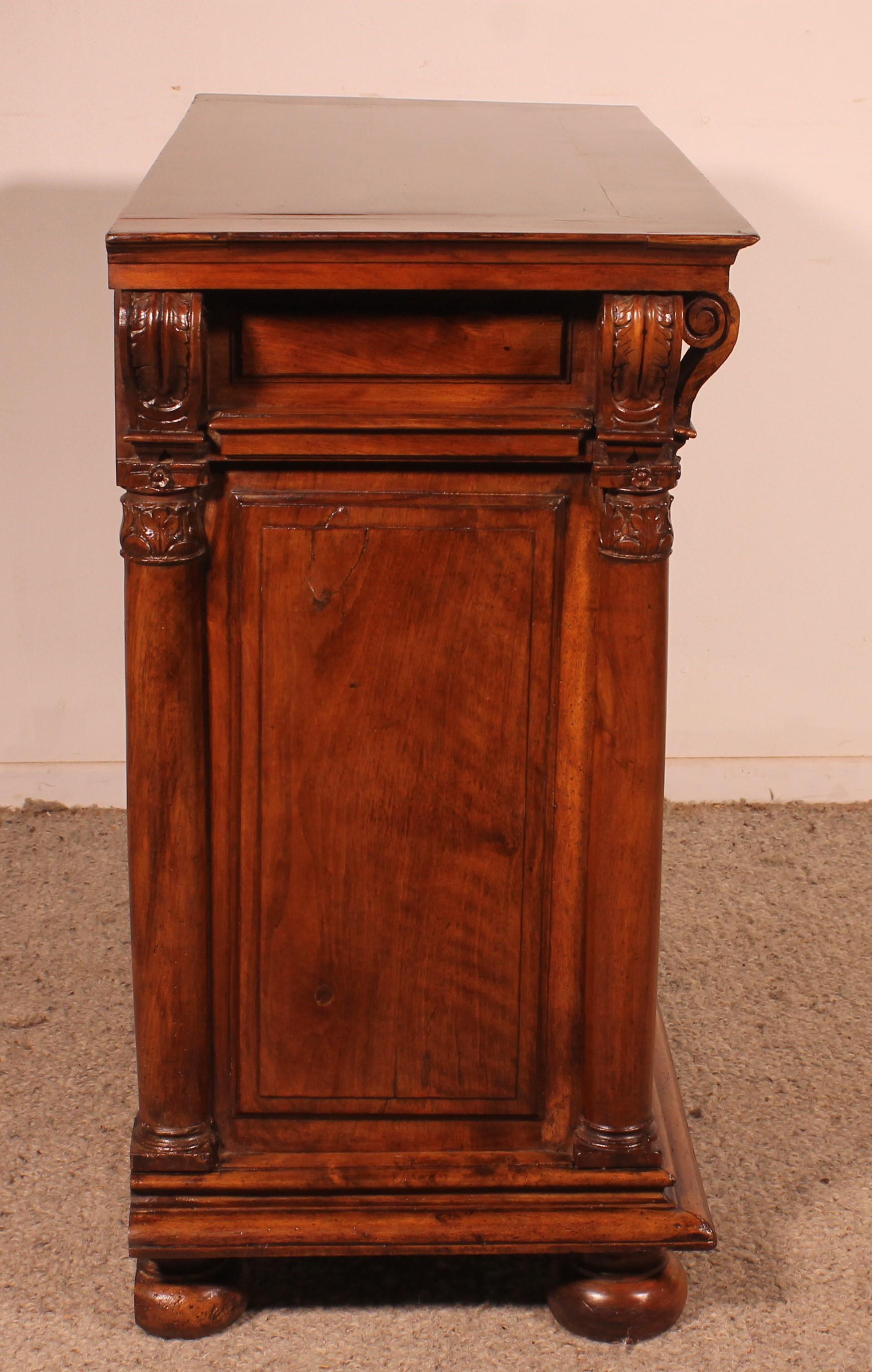Small Renaissance Buffet In Walnut-17th Century From France For Sale 6