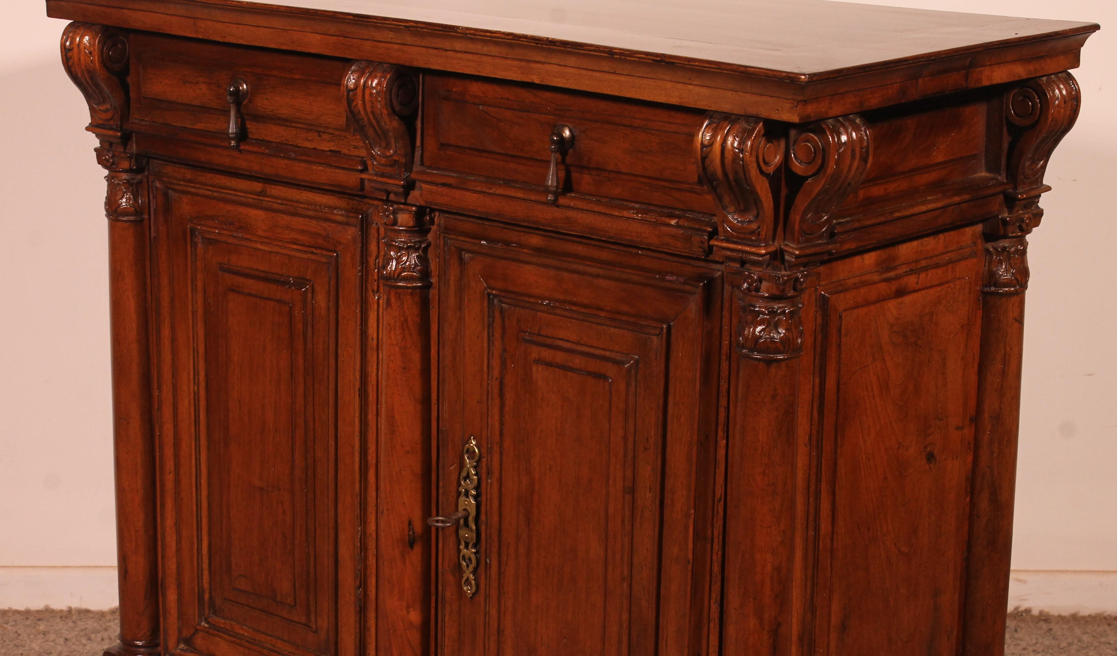 Small Renaissance Buffet In Walnut-17th Century From France For Sale 10