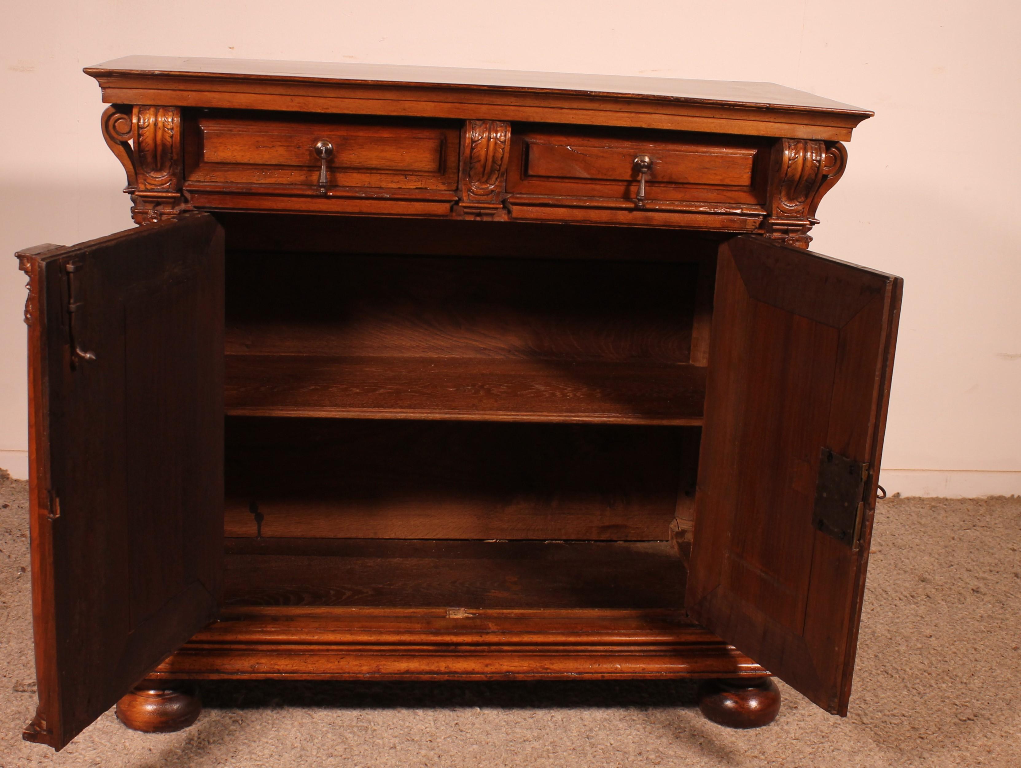 Small Renaissance Buffet In Walnut-17th Century From France For Sale 2