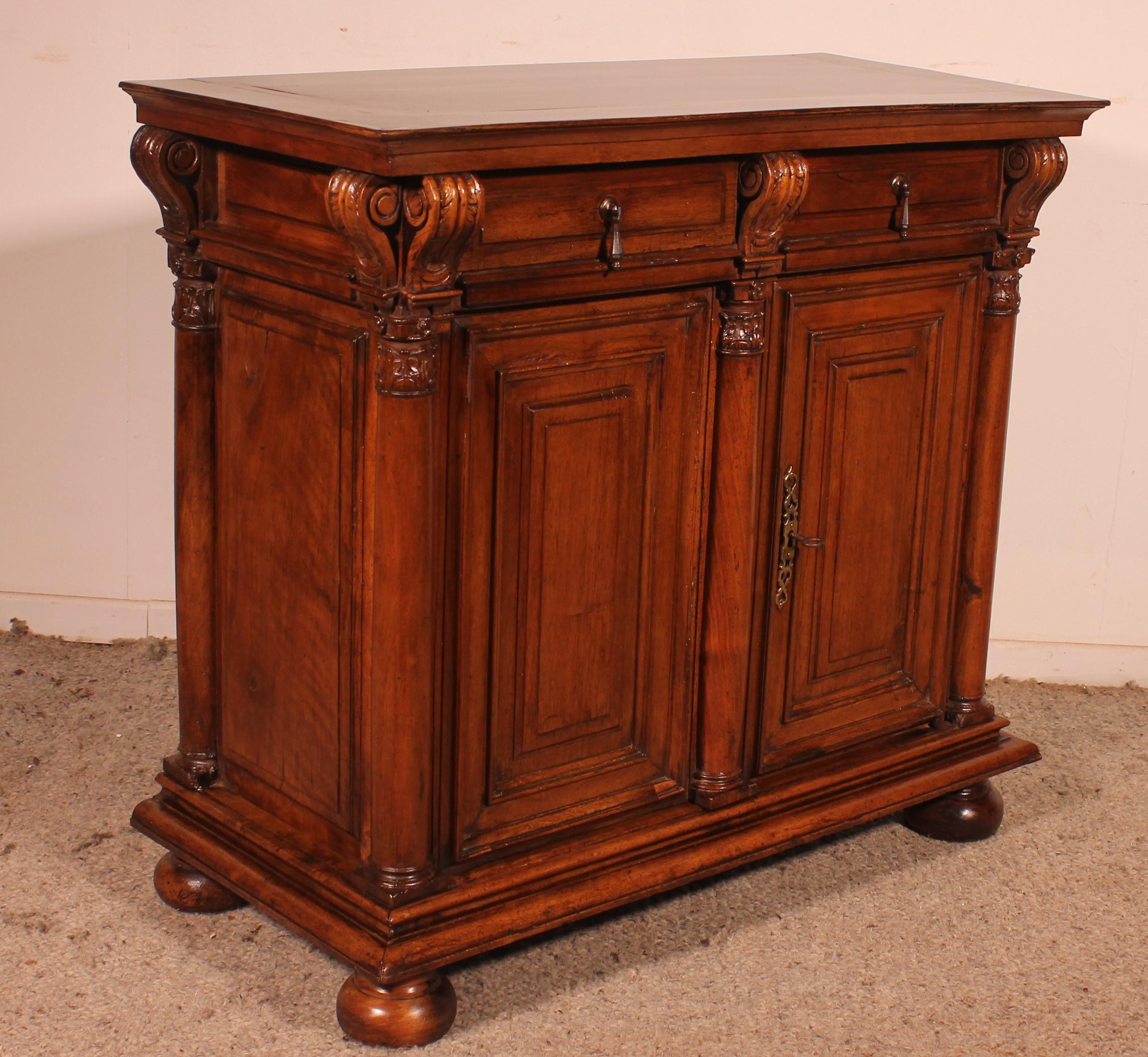 Small Renaissance Buffet In Walnut-17th Century From France For Sale 3