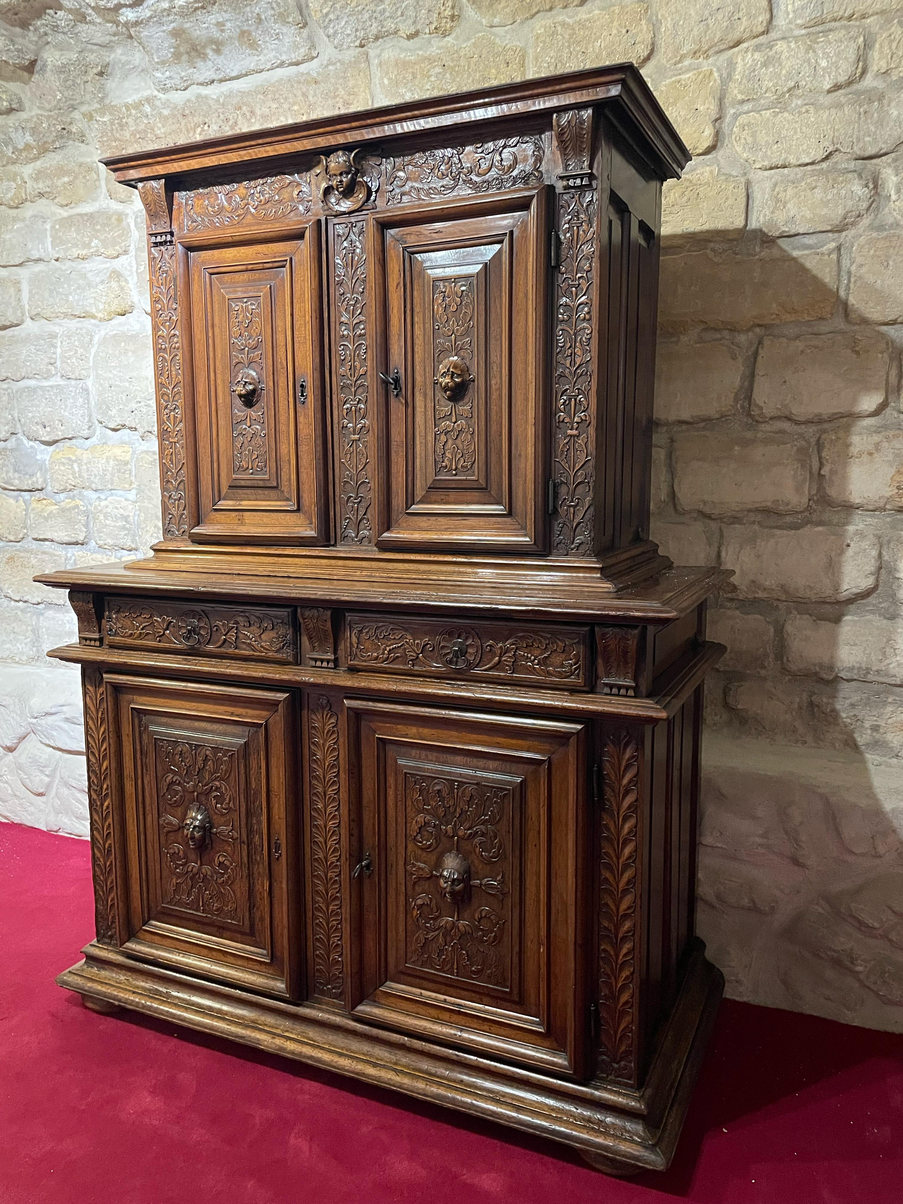 Small Renaissance Cabinet In Good Condition For Sale In Saint-Ouen, FR