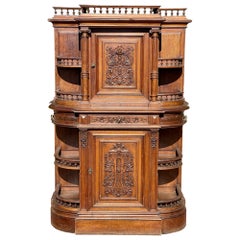 Petit buffet en noyer de style Renaissance, 19e siècle