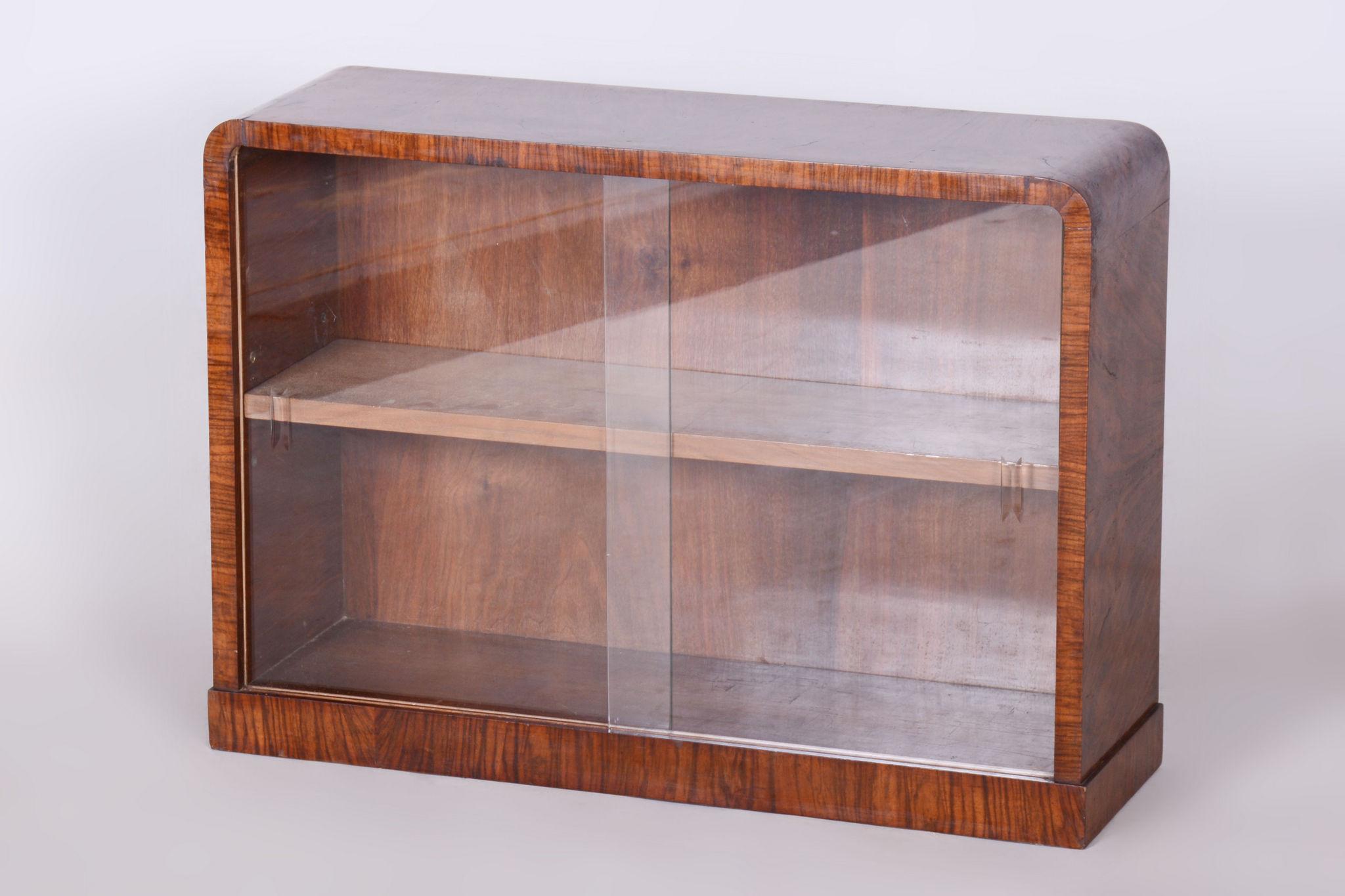 20th century Art Deco display bookcase

Origin: Czech
Material: Walnut and glass

This item features classic Art Deco elements. Art Deco is a style that originated in France in the early 20th century. Its furniture designs are meticulously crafted,