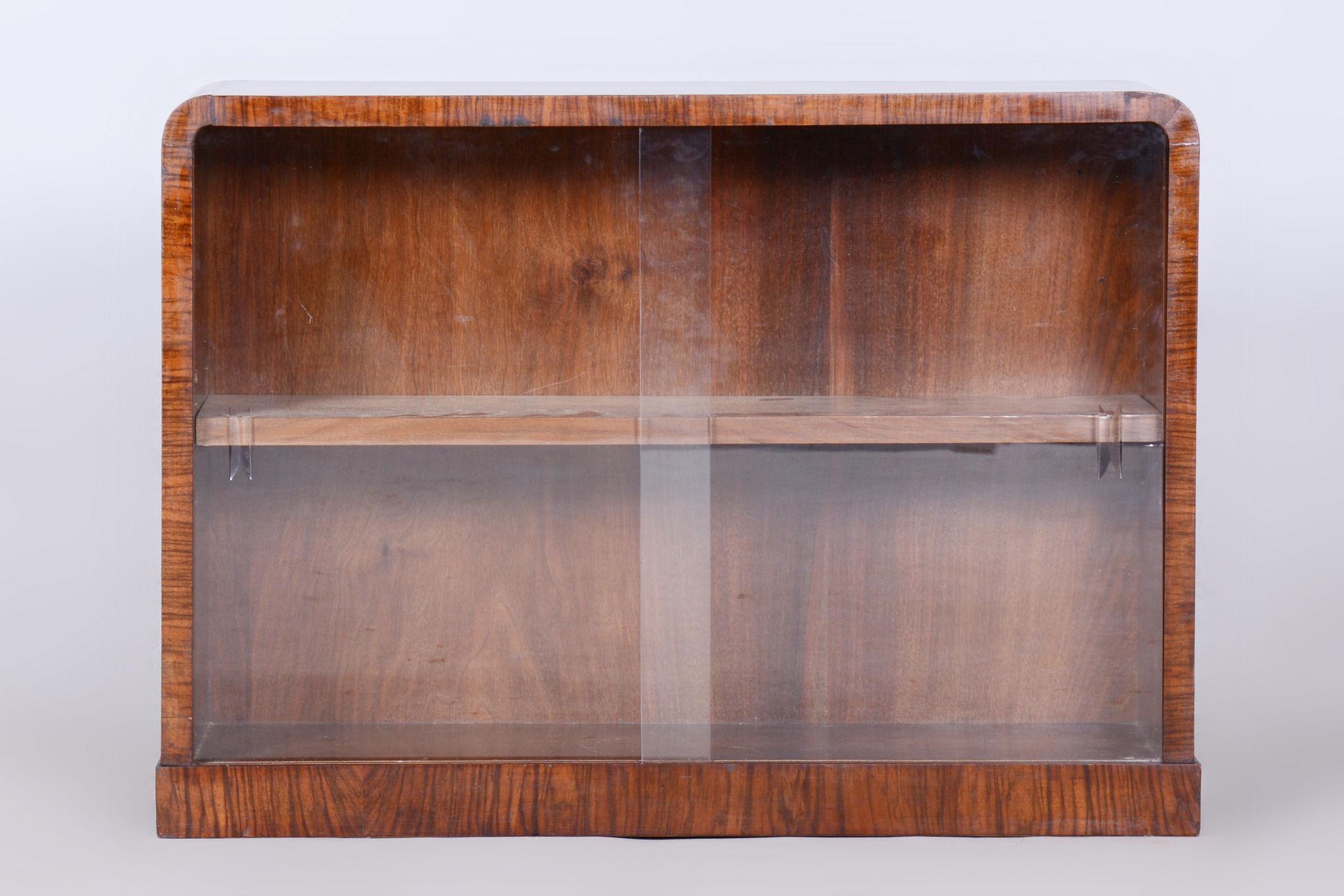 Small Restored Art Deco Display Bookcase, Walnut and Glass, Czech, 1930s For Sale 1