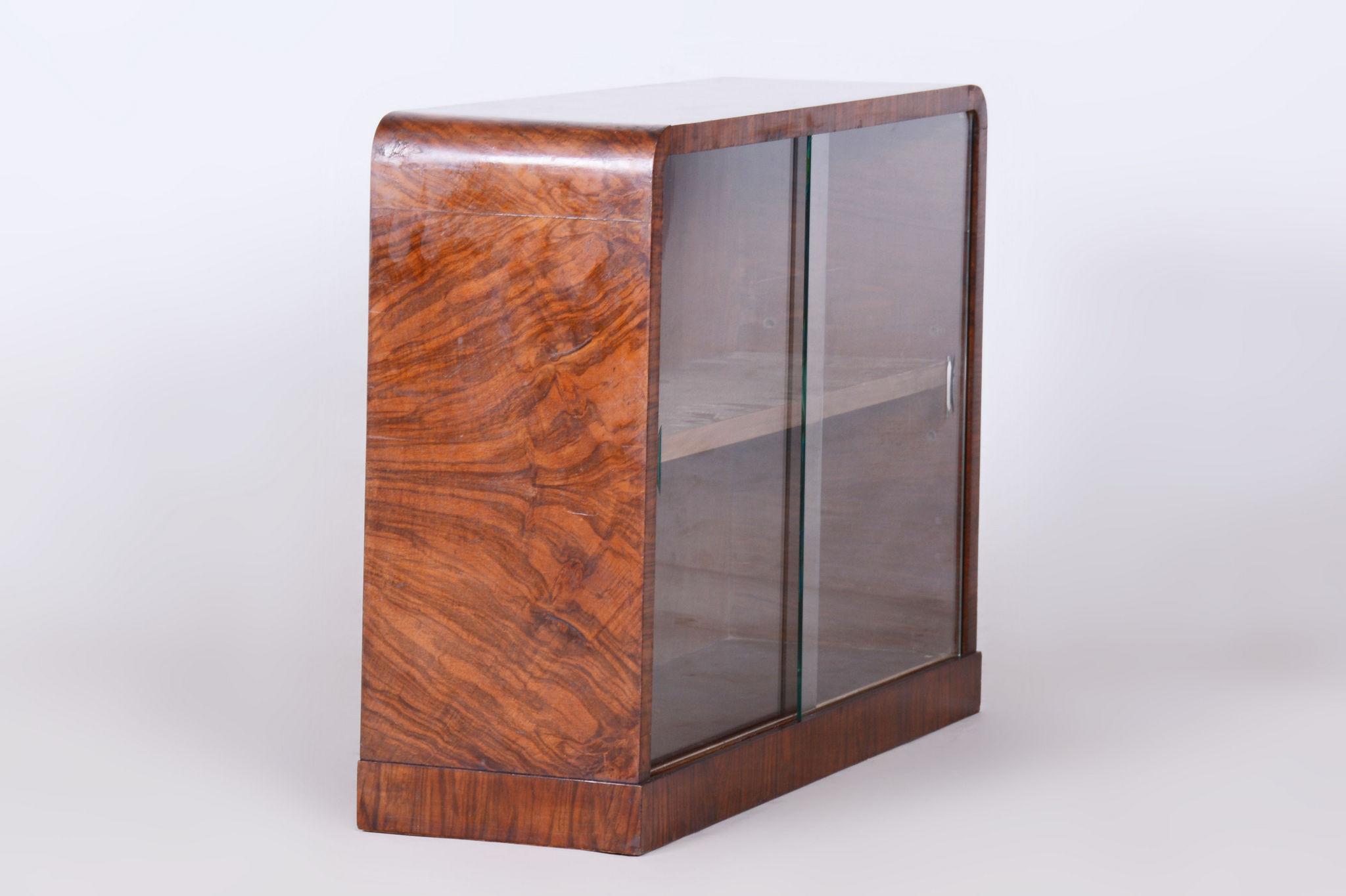 Small Restored Art Deco Display Bookcase, Walnut and Glass, Czech, 1930s For Sale 2