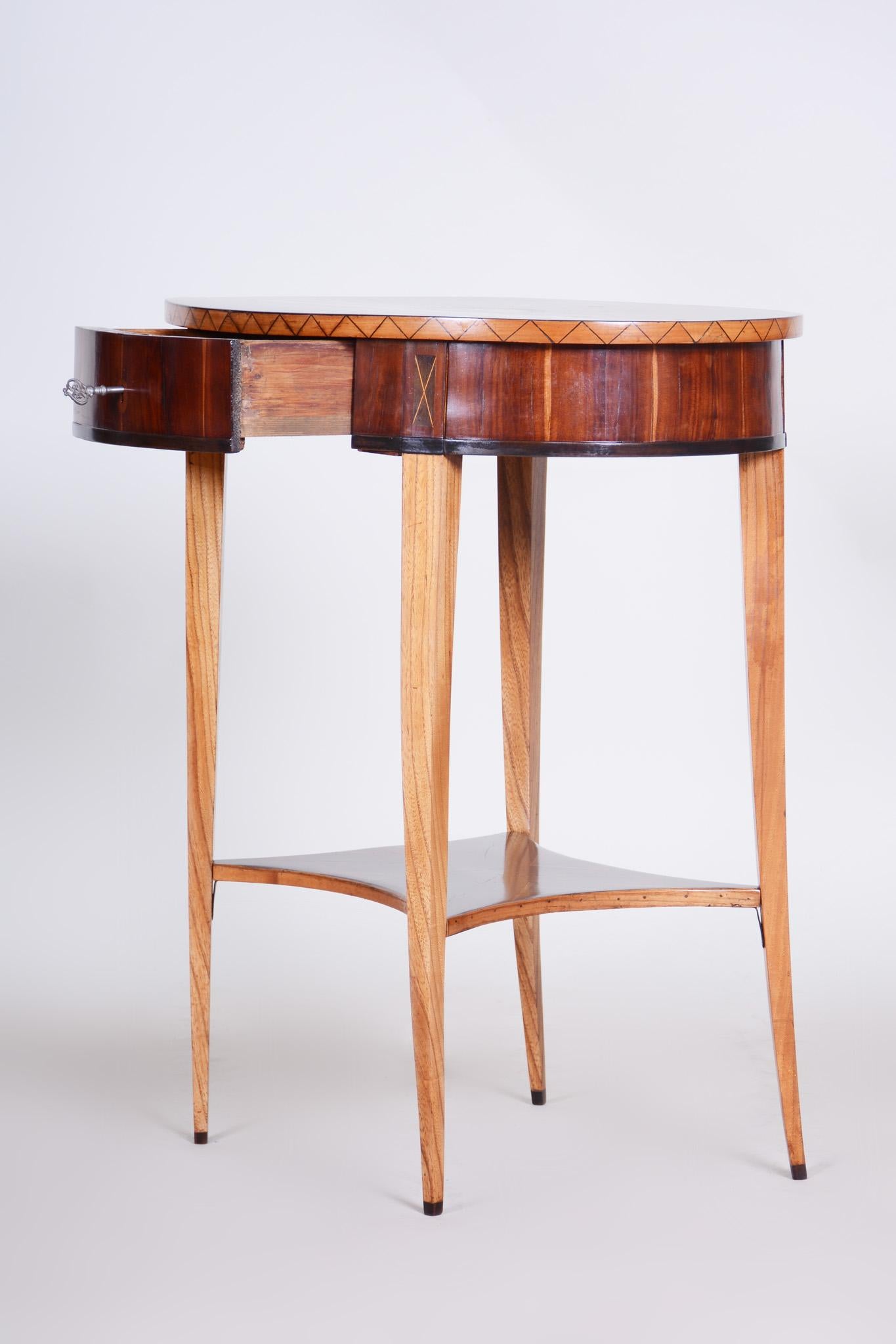 Restaurierter Tisch aus der Empire-Ära, hergestellt in den 1810er Jahren, Österreich, Esche im Angebot 3
