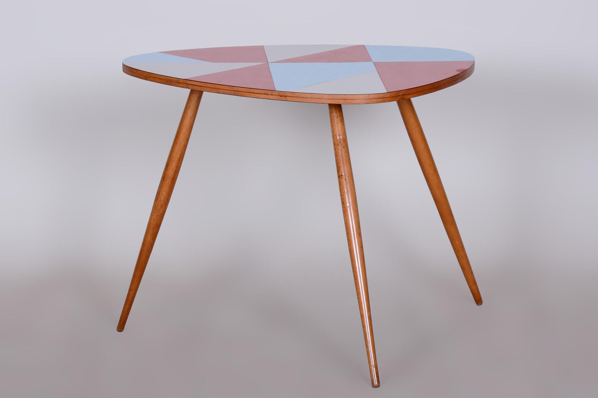 Small Restored midcentury Ttable.

Source: Czechia
Period: 1950-1959
Material: Beech and Umakart.