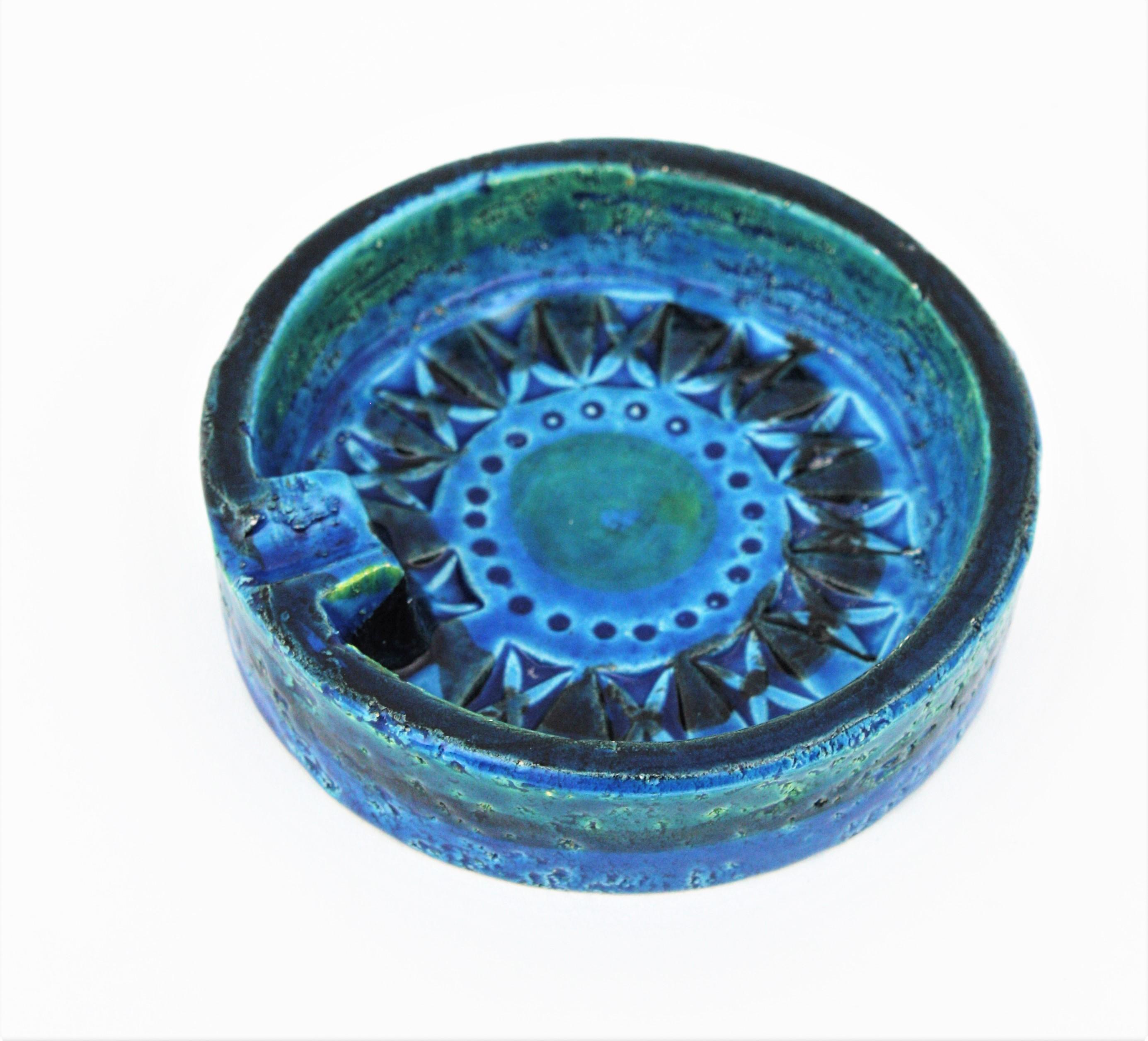 Mid-Century Modern Small Rimini Blue Glazed Ceramic Circular Ashtray by Aldo Londi for Bitossi