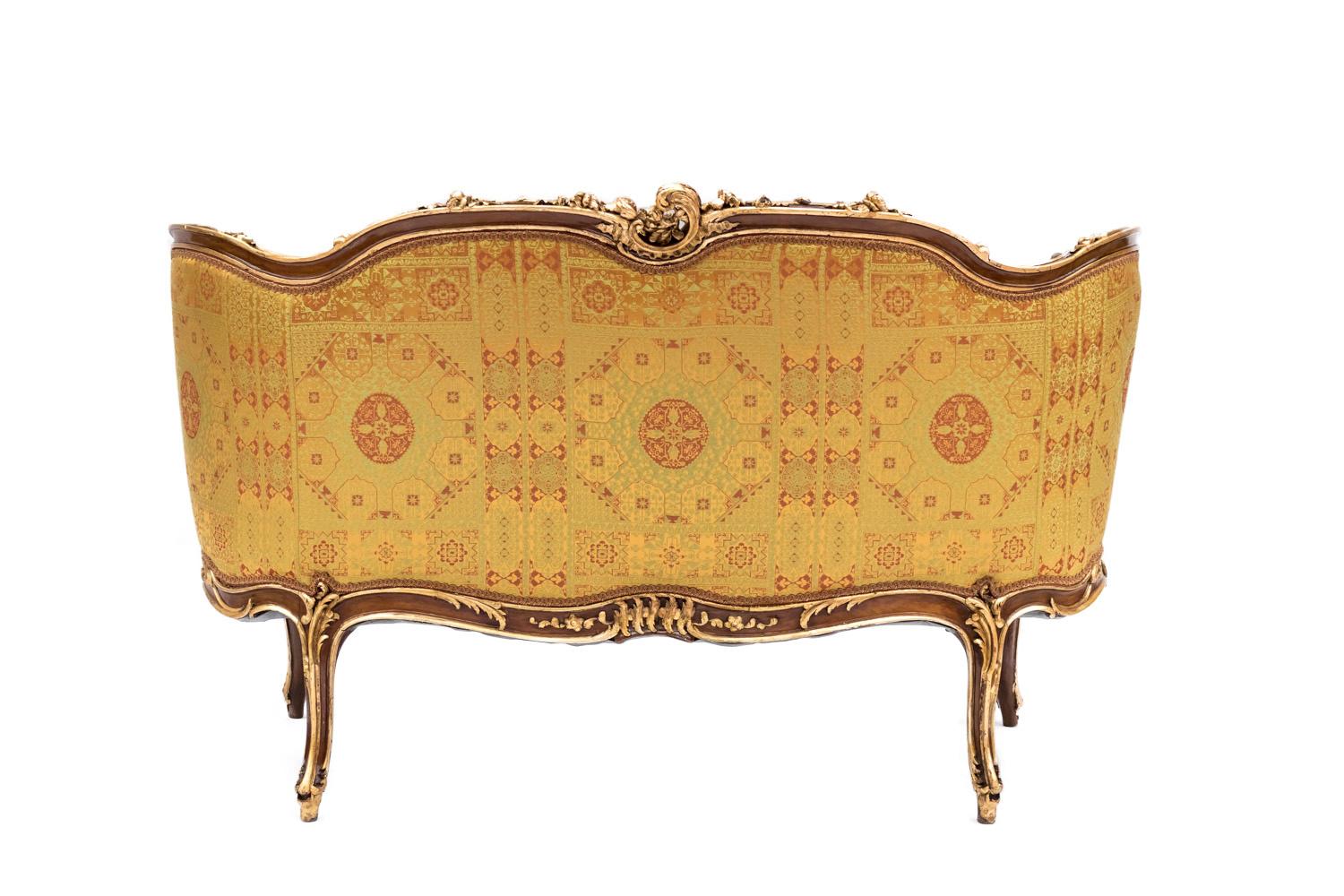 Small Rocaille Style Sofa, Natural Walnut and Gilt Highlights, Late 19th Century In Good Condition In Saint-Ouen, FR