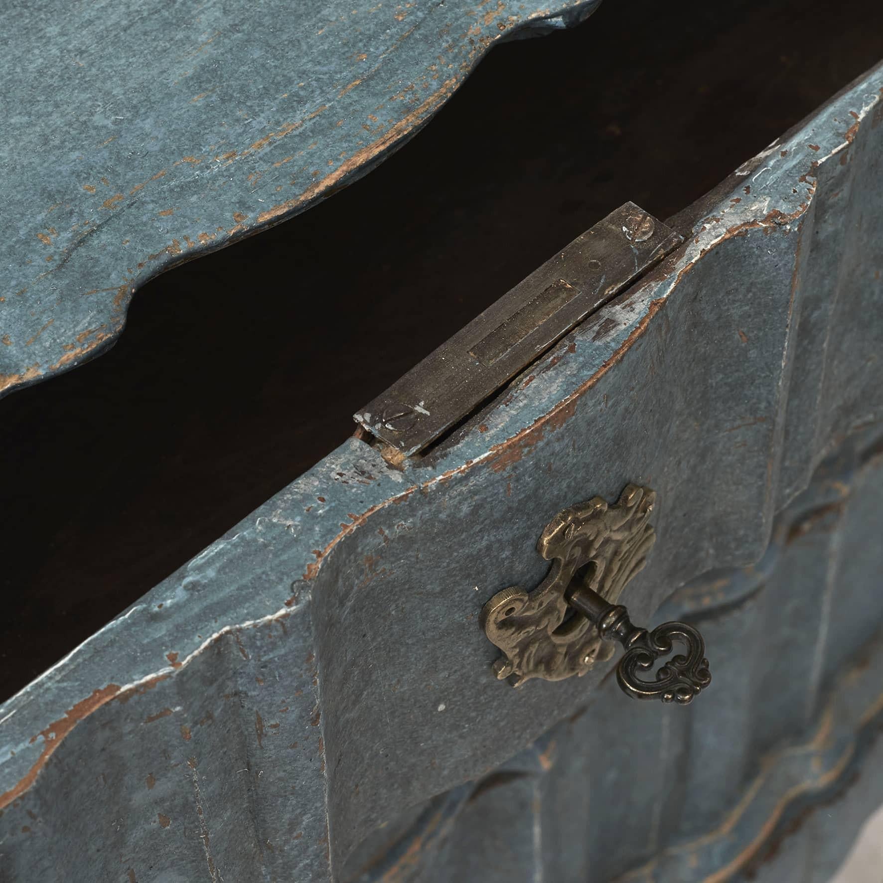 Small Rococo Chest of Drawers, Denmark, 1750-1770 In Good Condition In Kastrup, DK