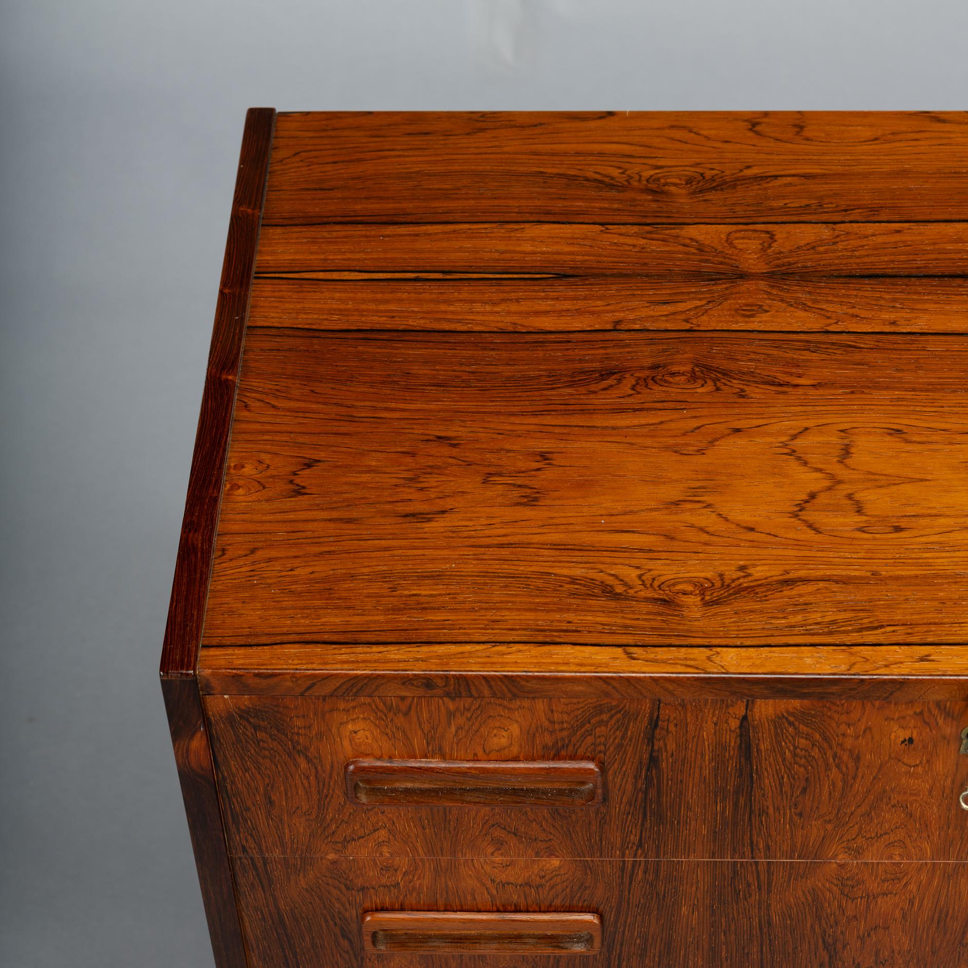 Small Rosewood Chest of Drawers by Westergaards Mobelfabrik, 1960s In Good Condition In Elshout, NL