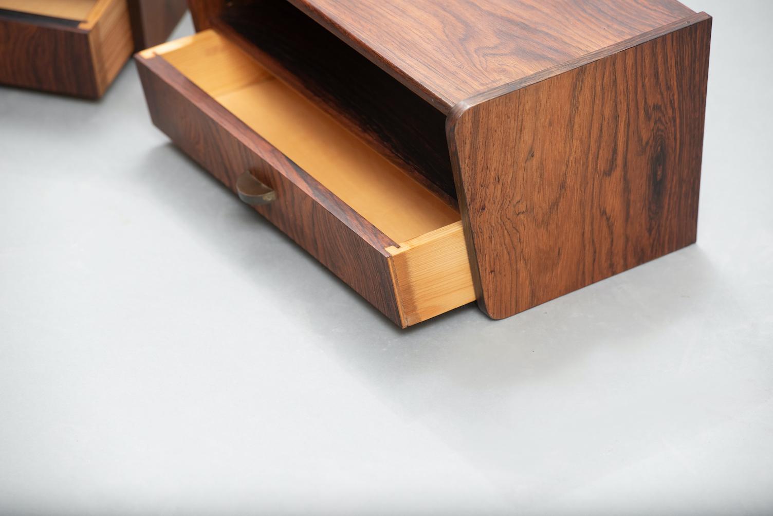 Small Rosewood Mid-Century Modern Suspended Nightstands In Excellent Condition In Porto, PT