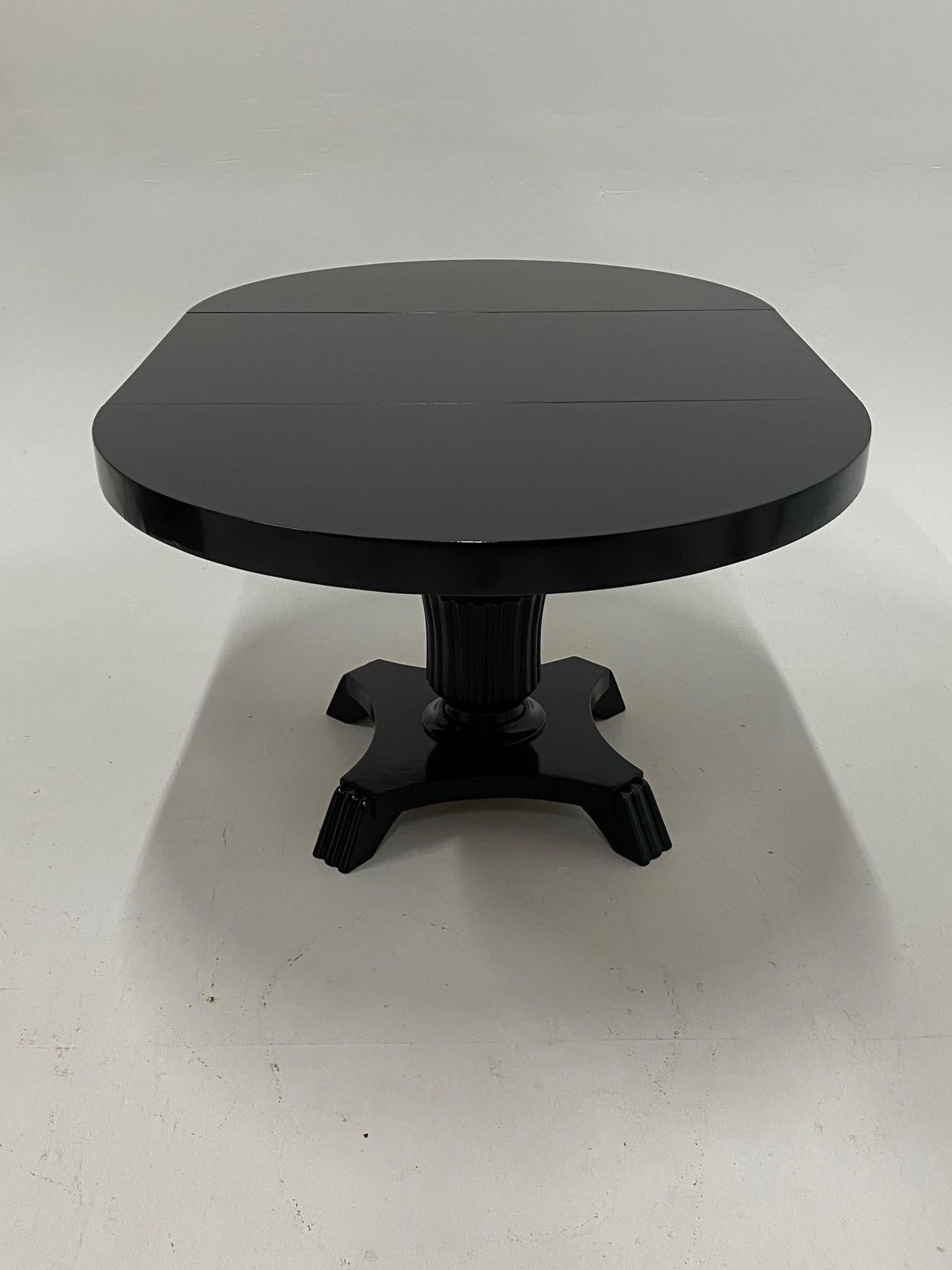 Mid-20th Century Small Round and Oval Hollywood Regency Style Black Laquer Dining Table
