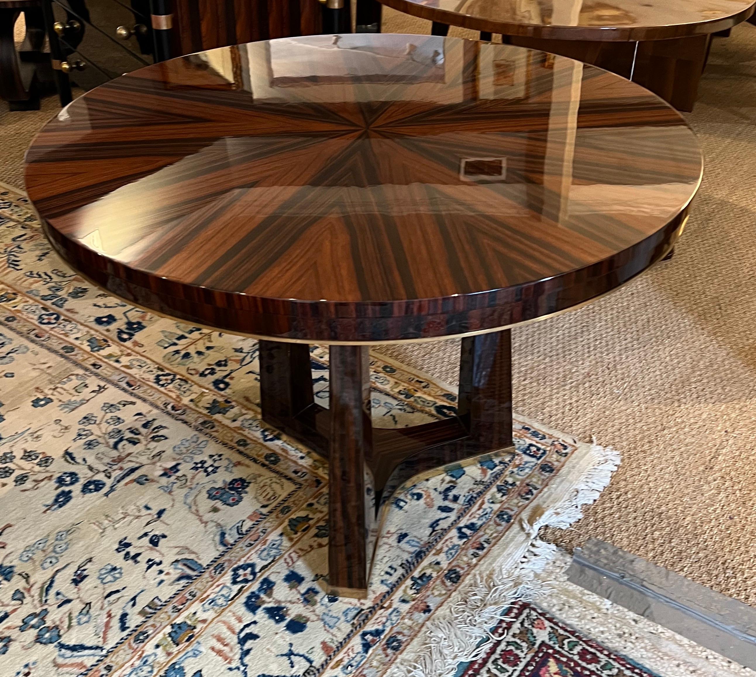 Pequeña Mesa de Desayuno Art Decó Redonda de Madera de Macassar Francés en venta