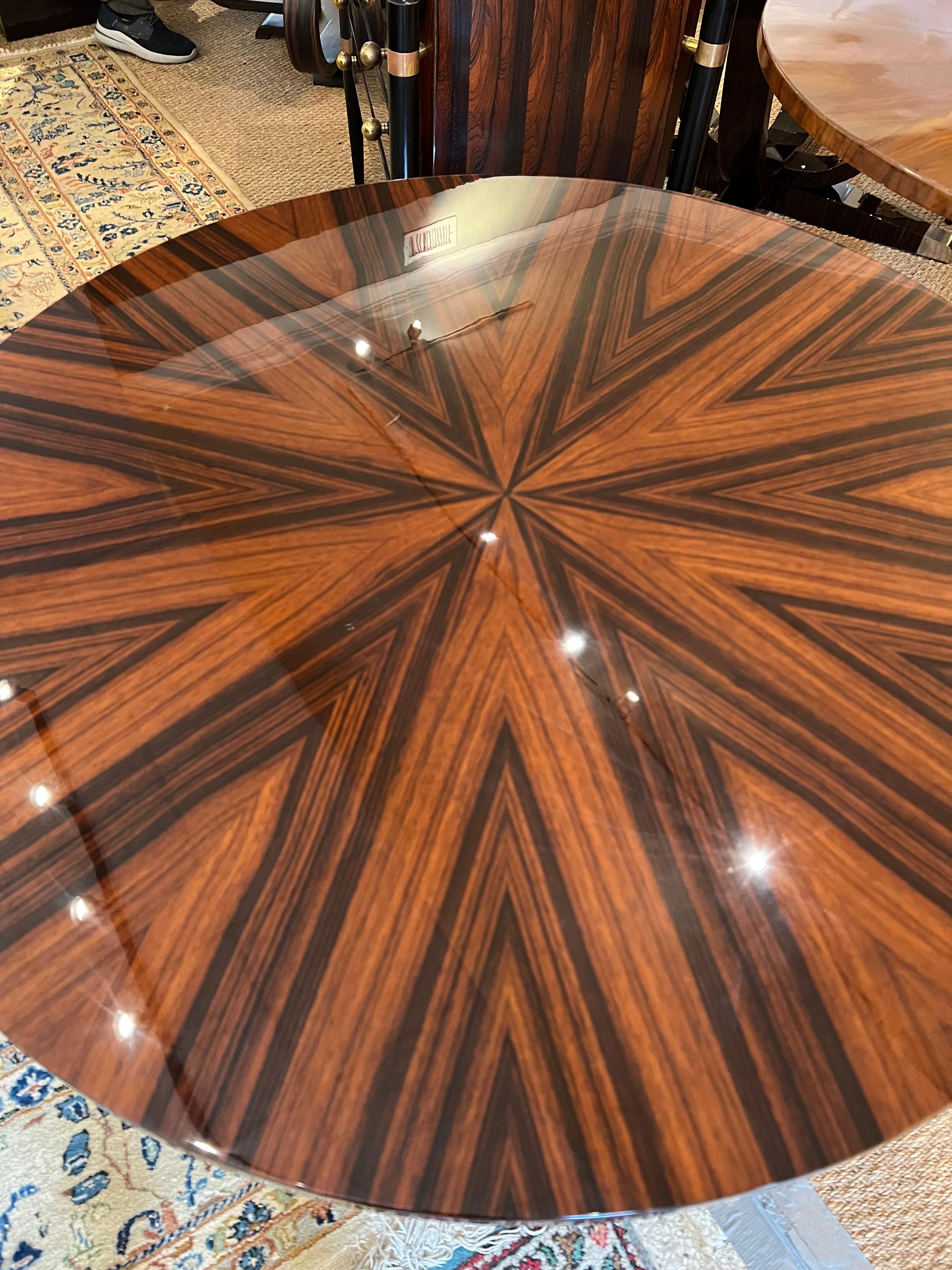 Pequeña Mesa de Desayuno Art Decó Redonda de Madera de Macassar en Bueno estado para la venta en Houston, TX