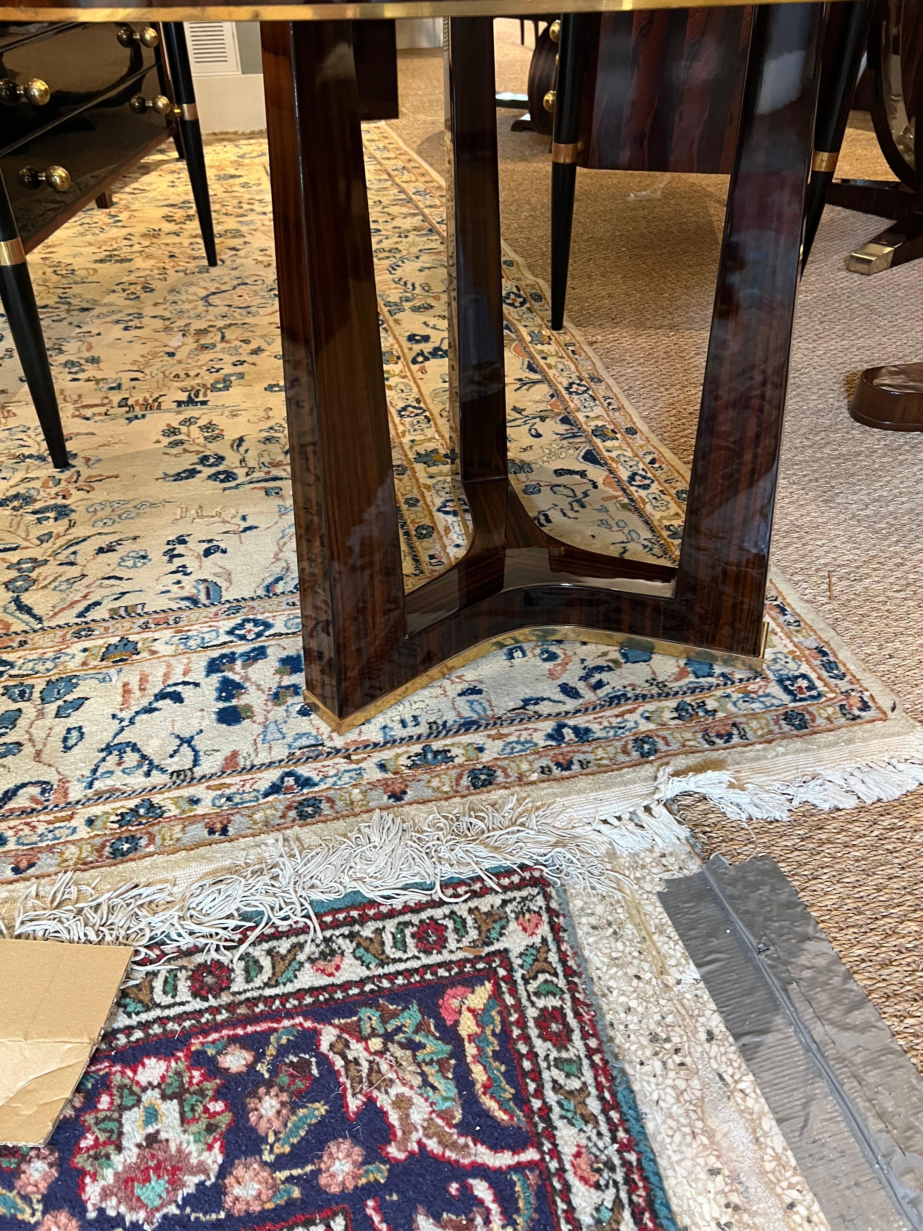Pequeña Mesa de Desayuno Art Decó Redonda de Madera de Macassar mediados del siglo XX en venta