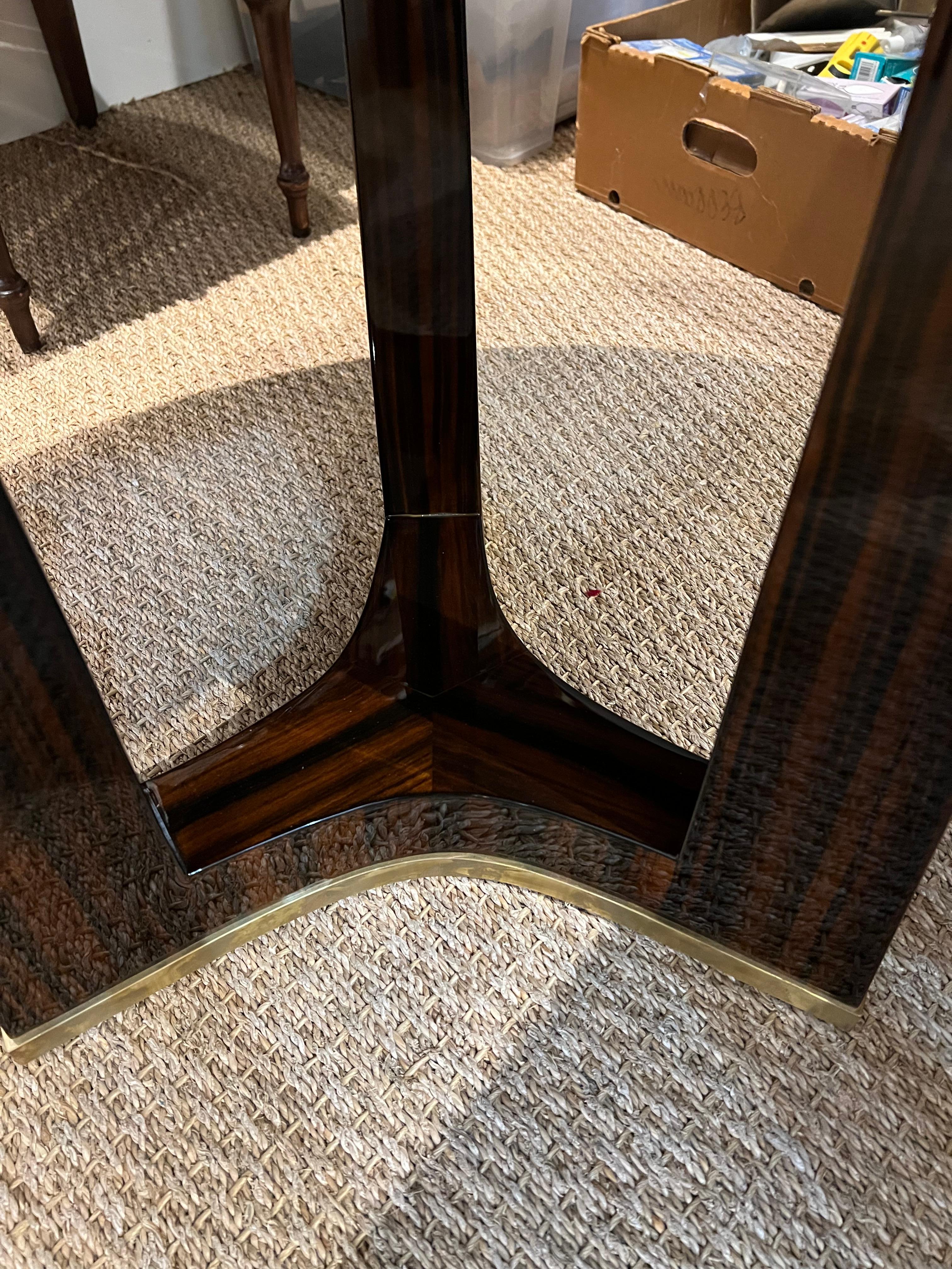 Small Round Art Deco Breakfast Table in Macassar Wood In Excellent Condition For Sale In Houston, TX