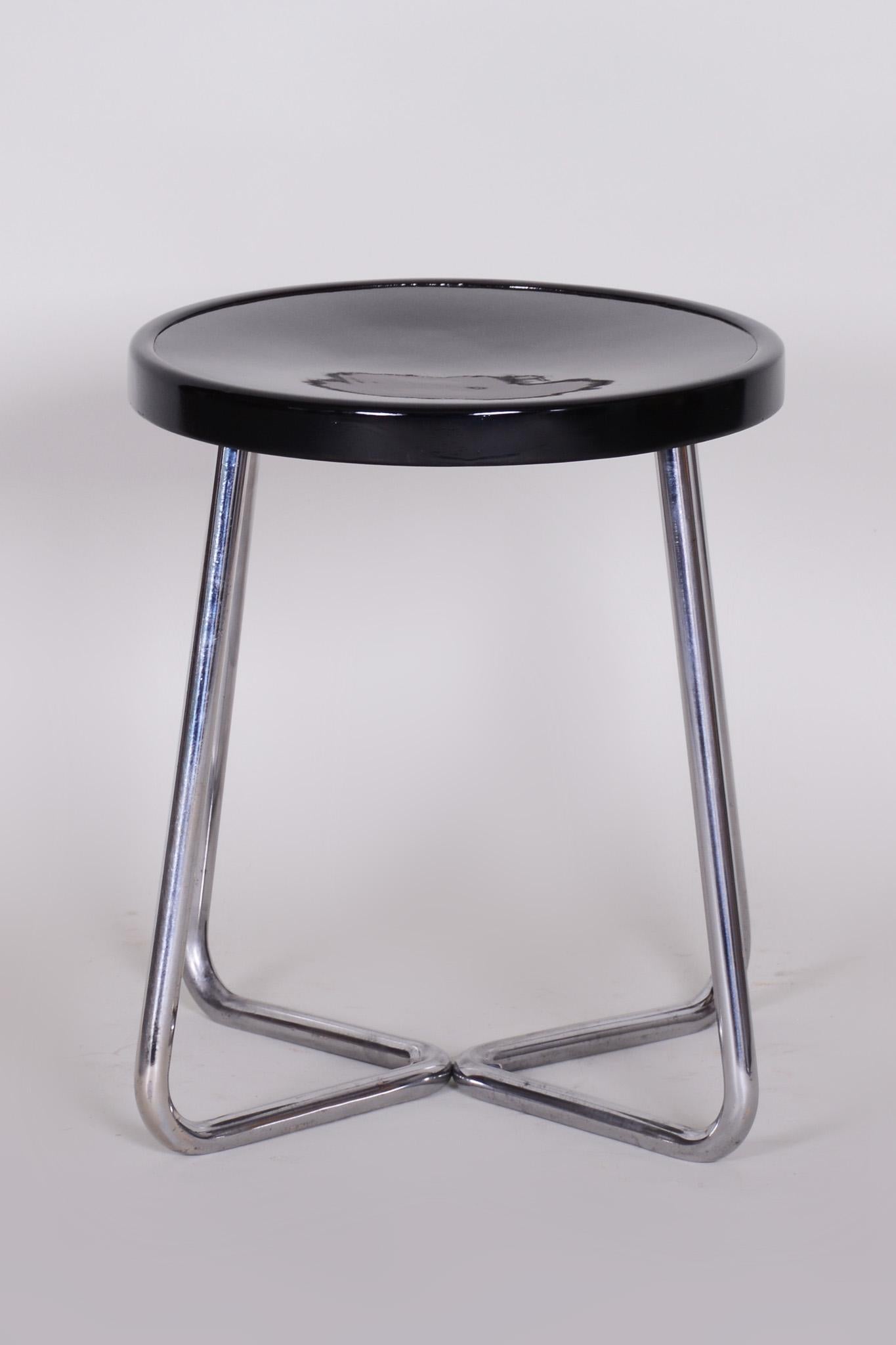 Small round Bauhaus chrome stool.
Maker: Vichr & spol.





   