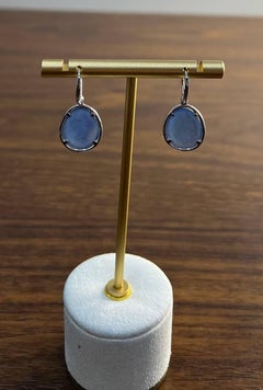 Pequeños Pendientes Ovalados de Lapislázuli Azul Diamantes Halo Oro Blanco 14K