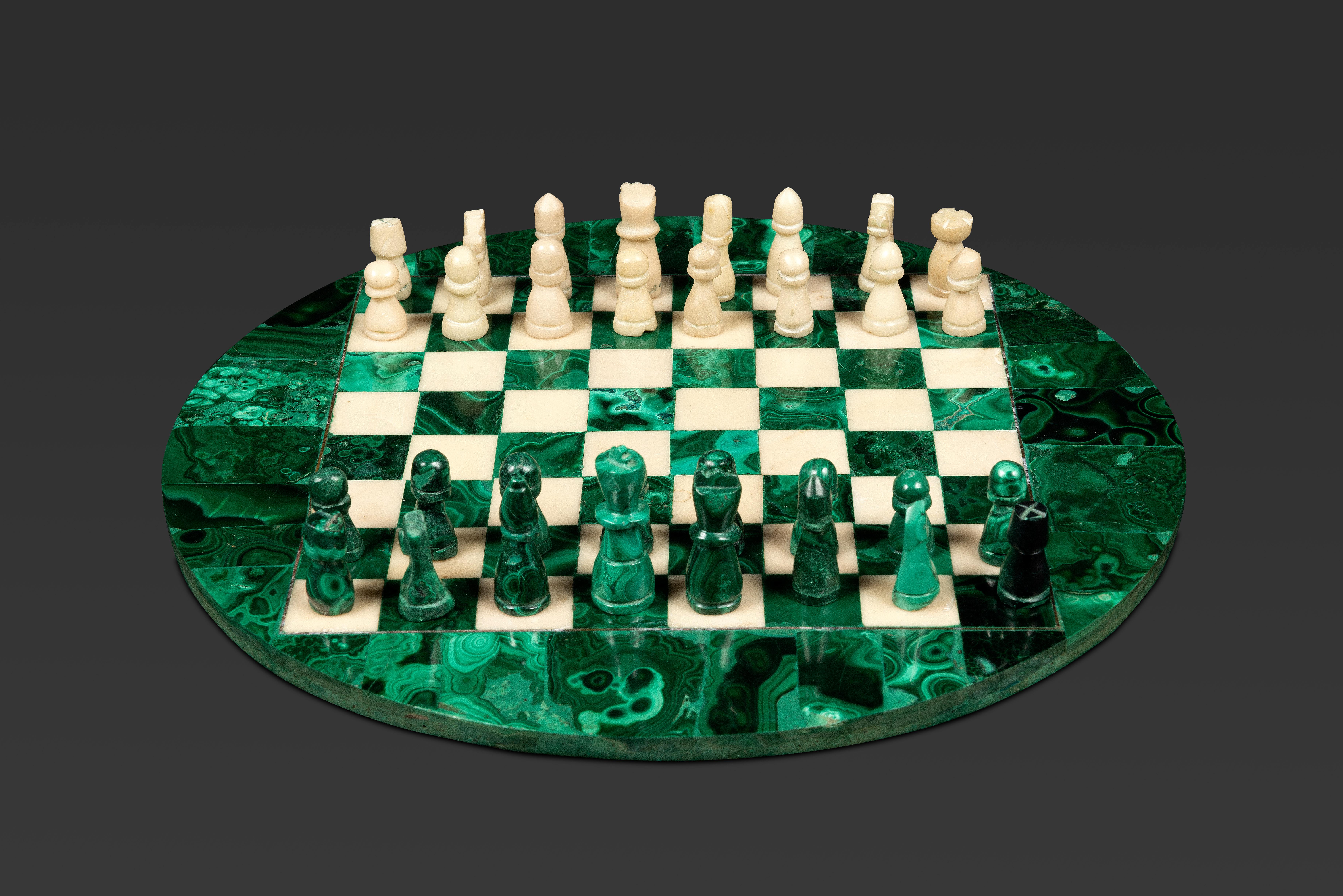 Mid-Century moderno Scacchiera rotonda piccola in malachite e marmo in vendita