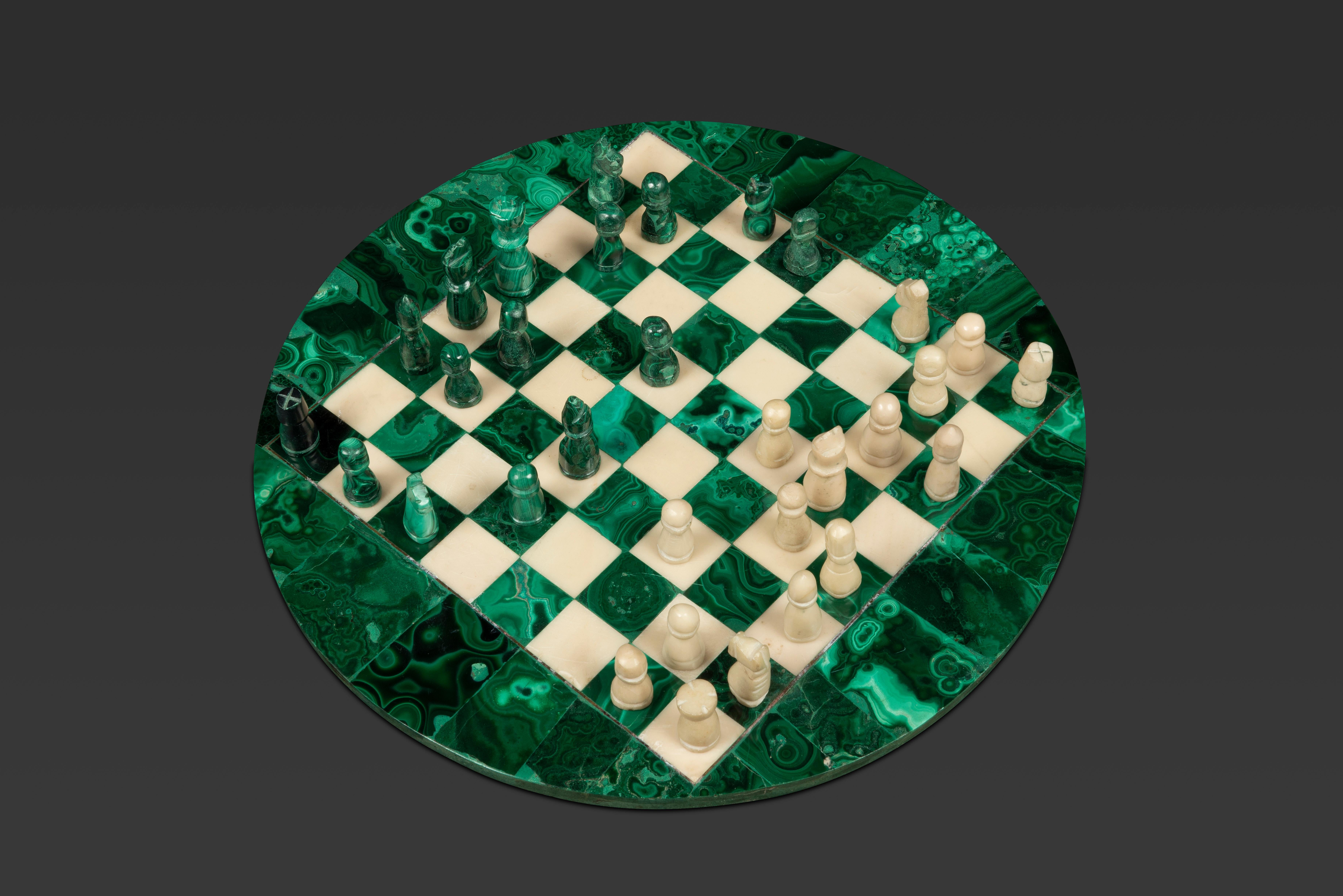 Scacchiera rotonda piccola in malachite e marmo In condizioni buone in vendita a Ixelles, BE