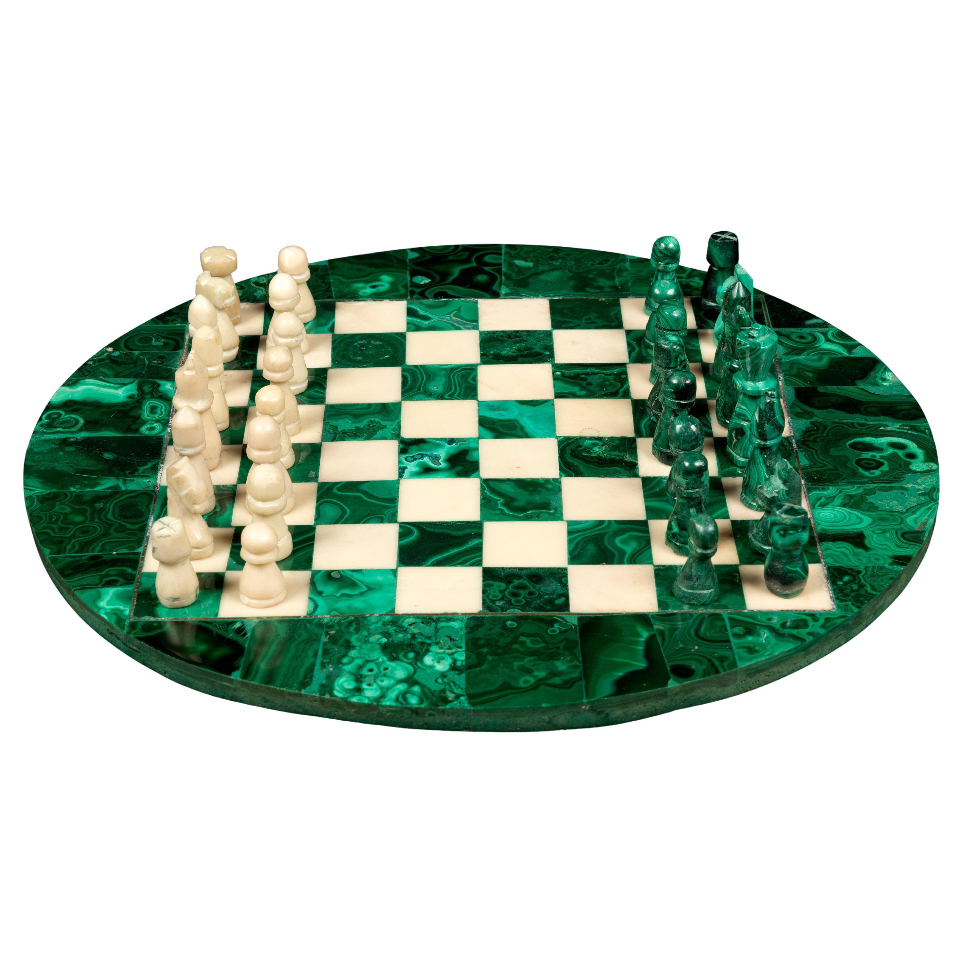 Scacchiera rotonda piccola in malachite e marmo in vendita