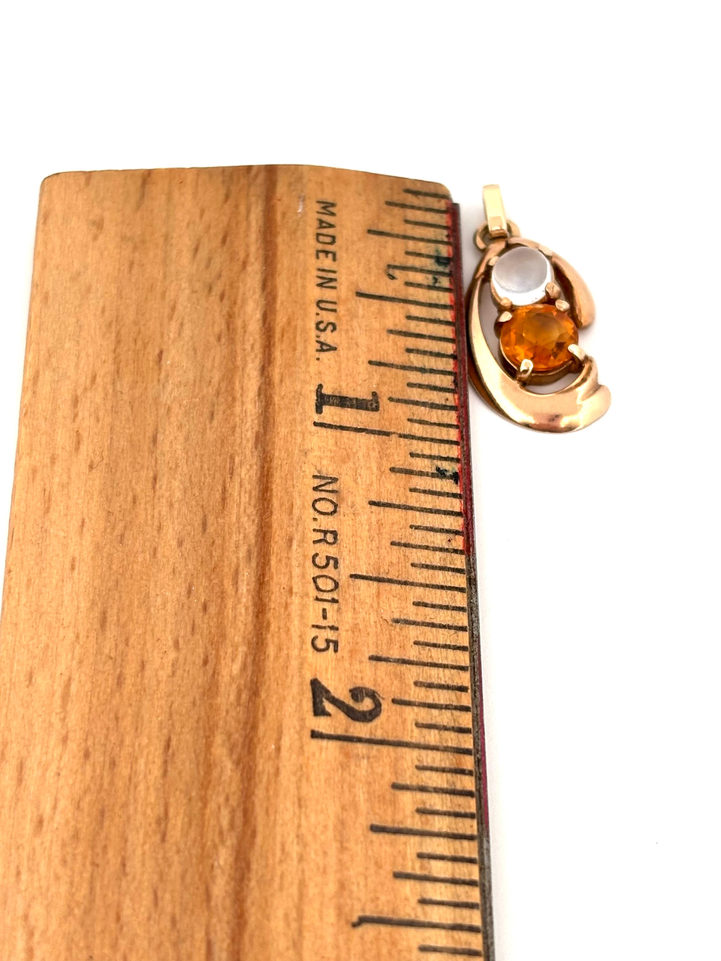 Pendentif en or jaune 14K avec petite citrine et pierre de lune taillée en rond et tourbillonnante Unisexe en vente