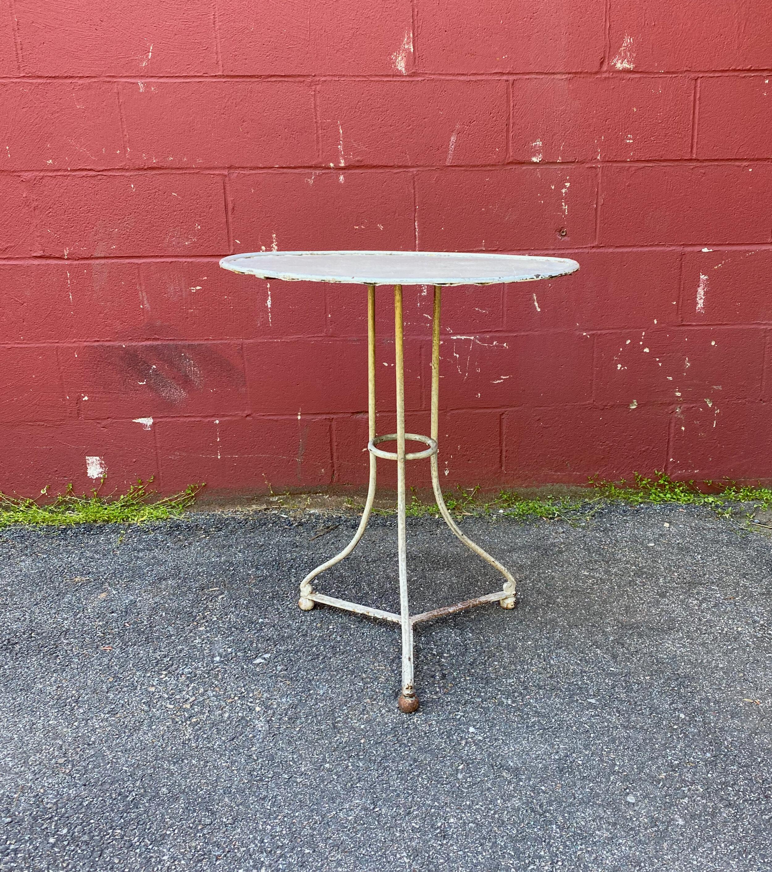 Small Round Painted French Bistro Table For Sale 4