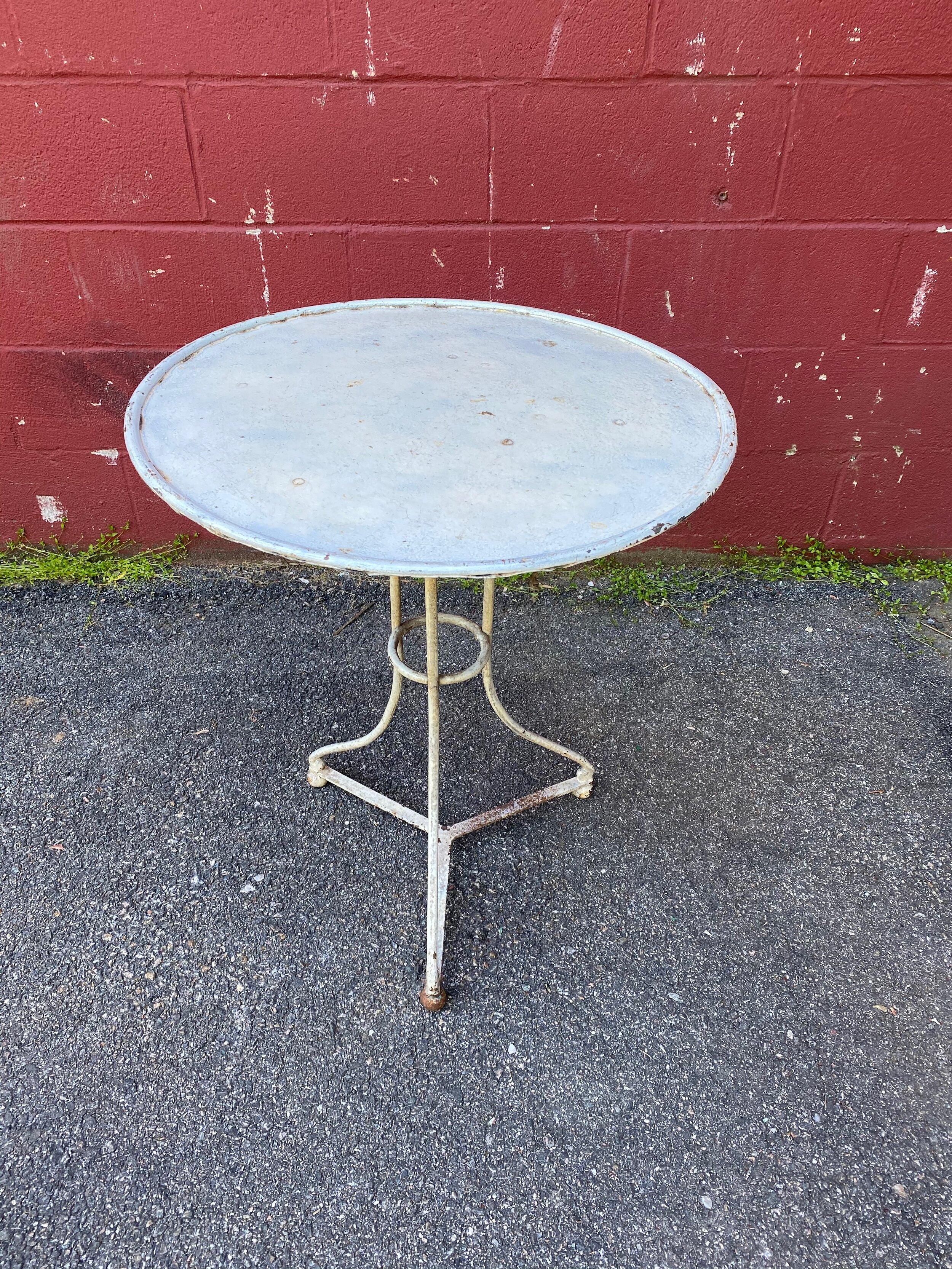 Early 20th Century Small Round Painted French Bistro Table For Sale