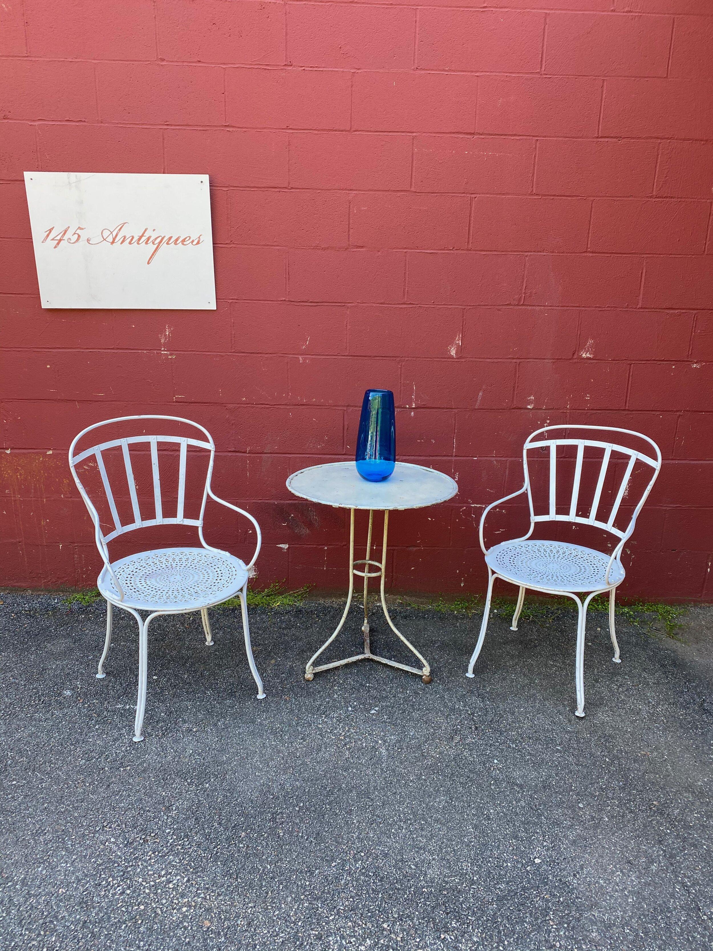 Small Round Painted French Bistro Table For Sale 3