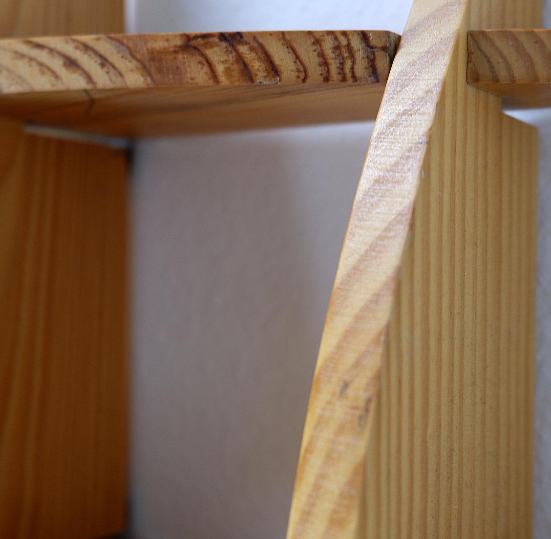 Mid-Century moderno Piccole mensole rotonde in pino Ø55,5 cm - anni '70 in vendita