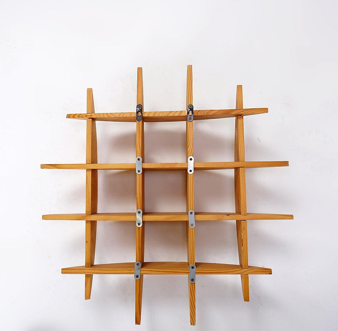 Piccole mensole rotonde in pino Ø55,5 cm - anni '70 in vendita 3