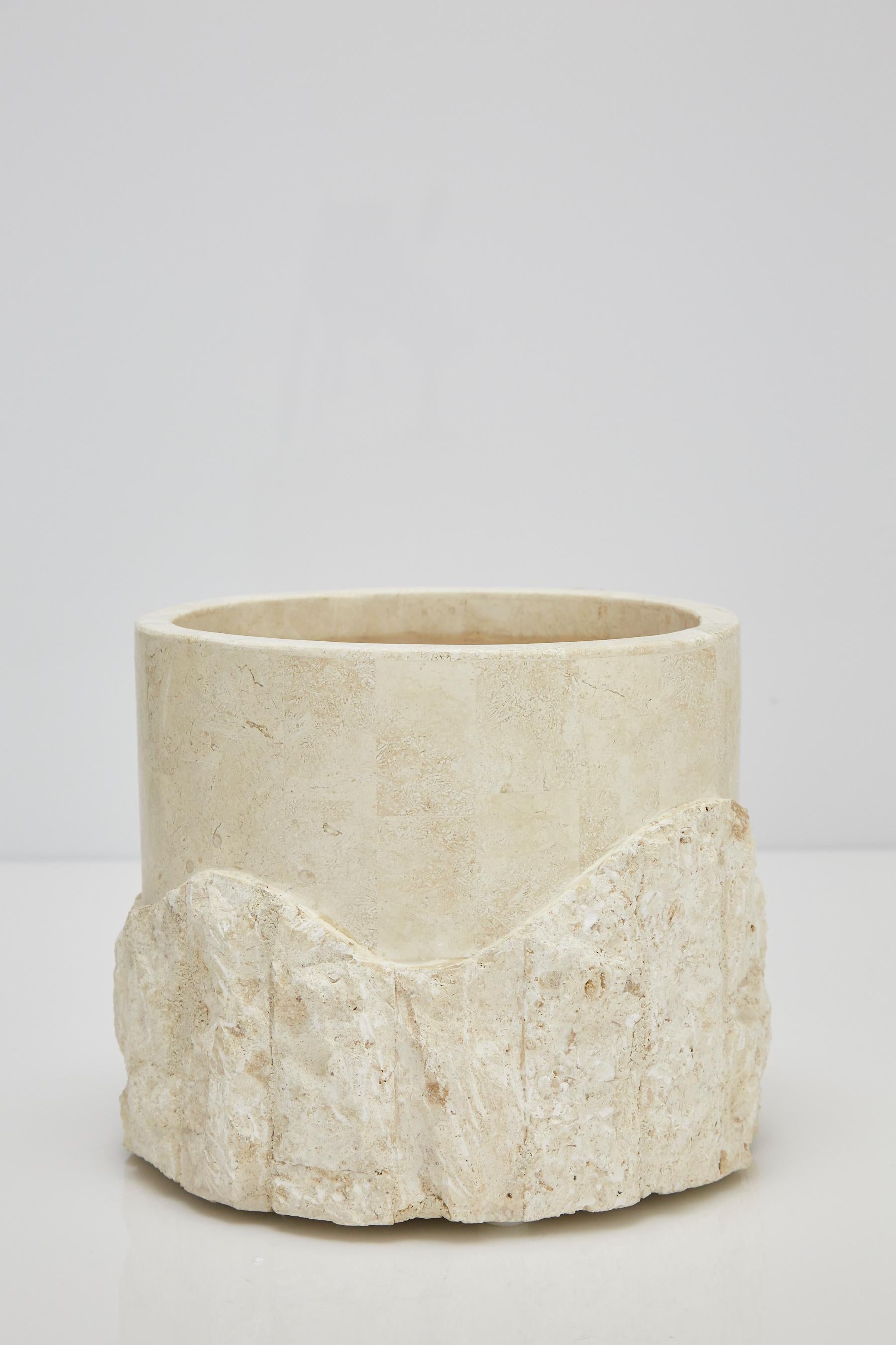 Small Round Postmodern Tessellated Stone Rough and Smooth Planter, 1990s In Excellent Condition For Sale In Los Angeles, CA
