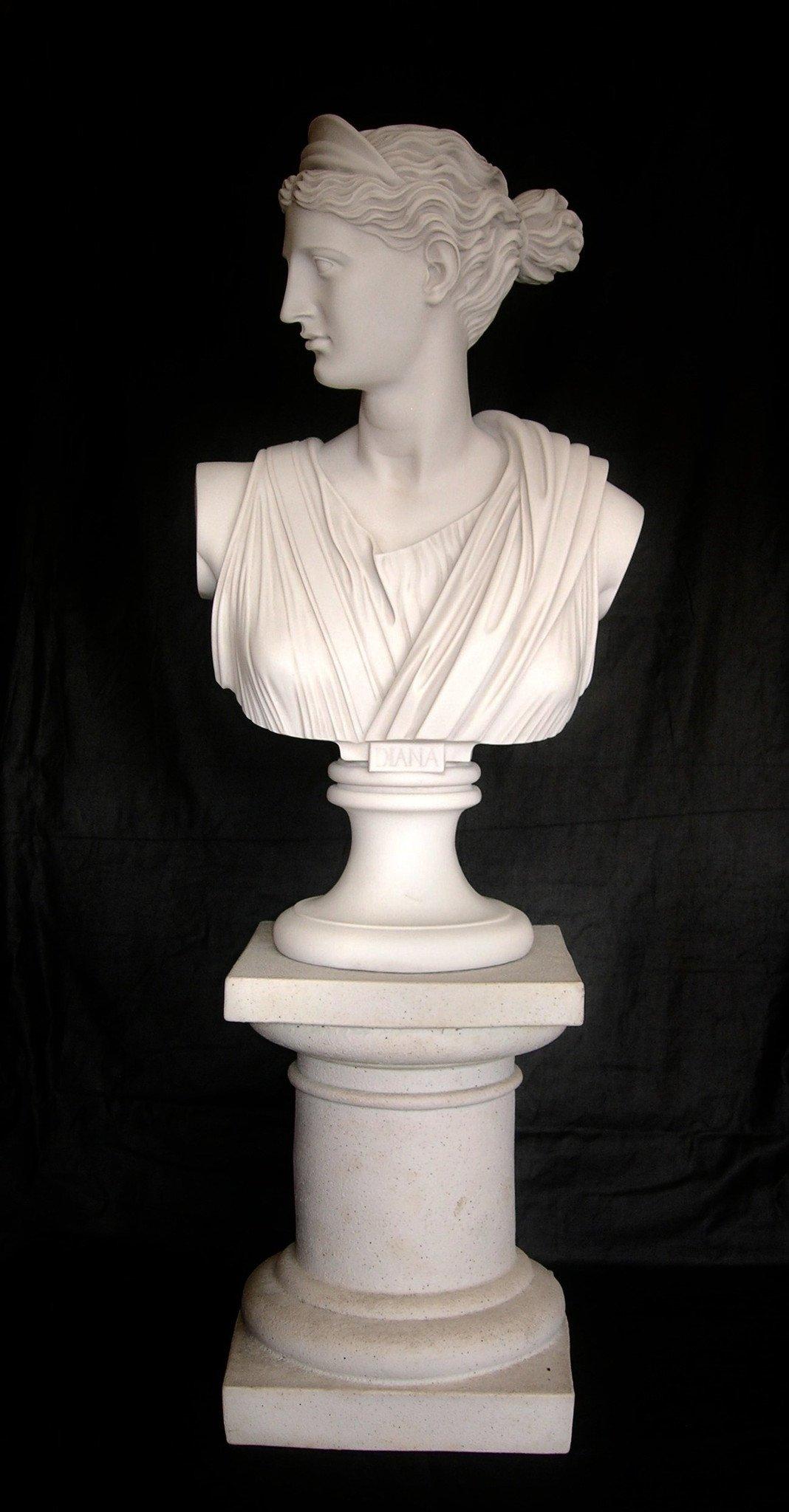 A gorgeous small round square top marble column, 20th century.
A small classical display column, with chiseled finish. 

  