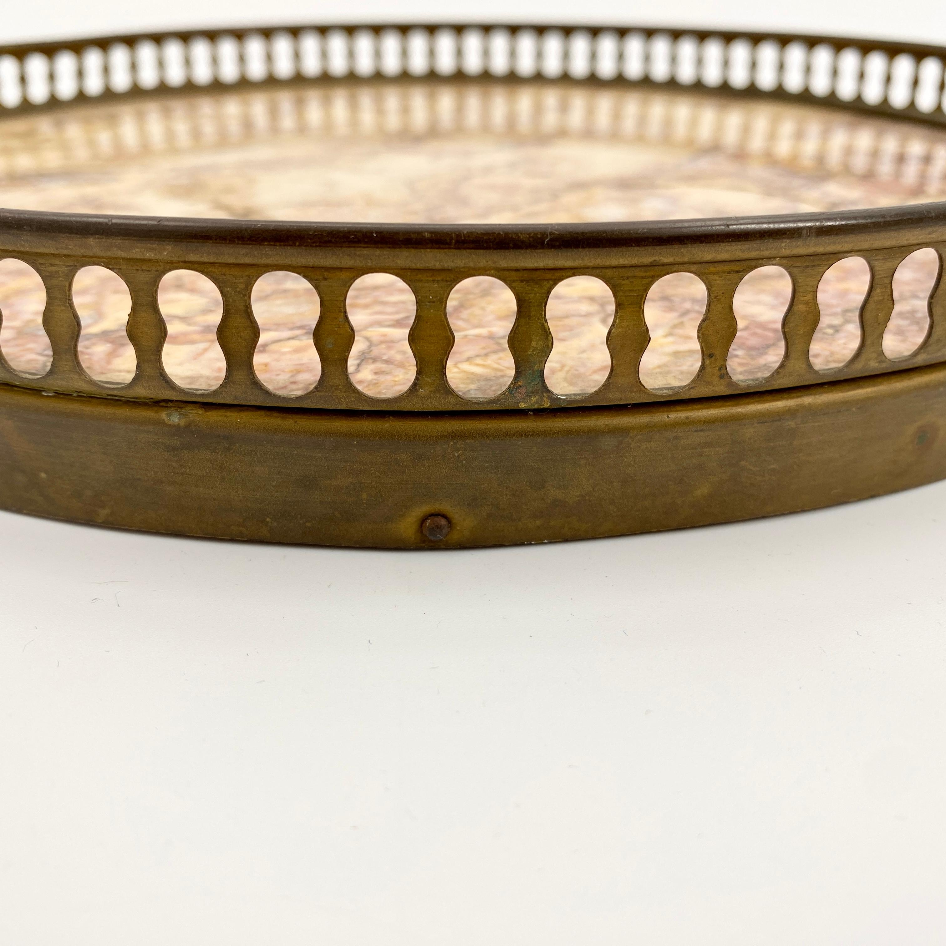 Hand-Crafted Small Round Tray with Red Carrara Marble Top and Brass Edging For Sale
