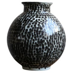Vaso rotondo piccolo con pittura a puntini di Scarlet Pottery