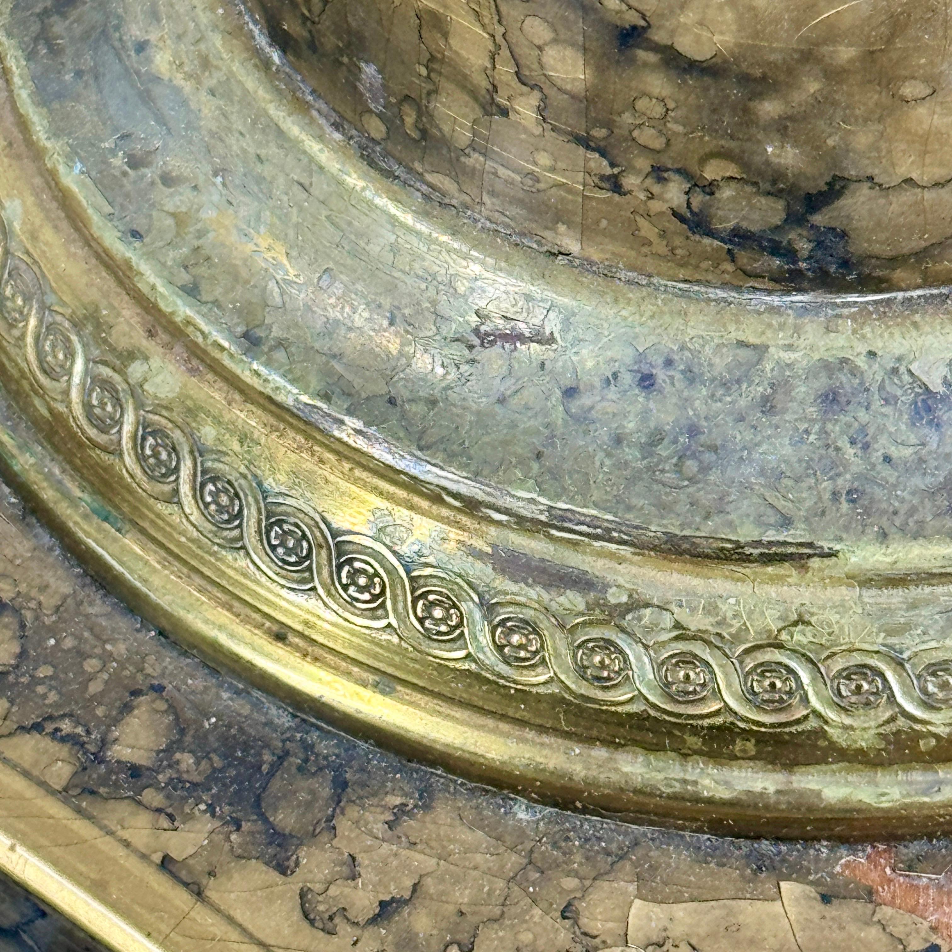 Petite table à piédestal vintage Baker en trompe-l'œil doré en vente 5