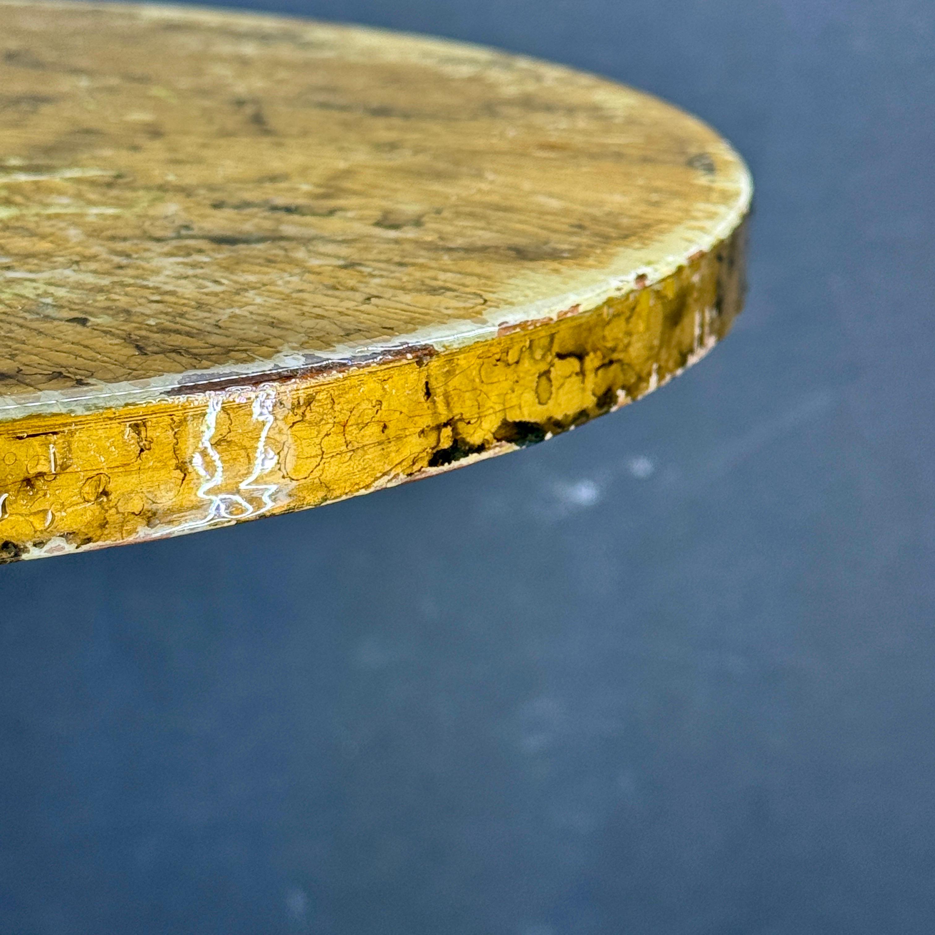 Petite table à piédestal vintage Baker en trompe-l'œil doré en vente 7