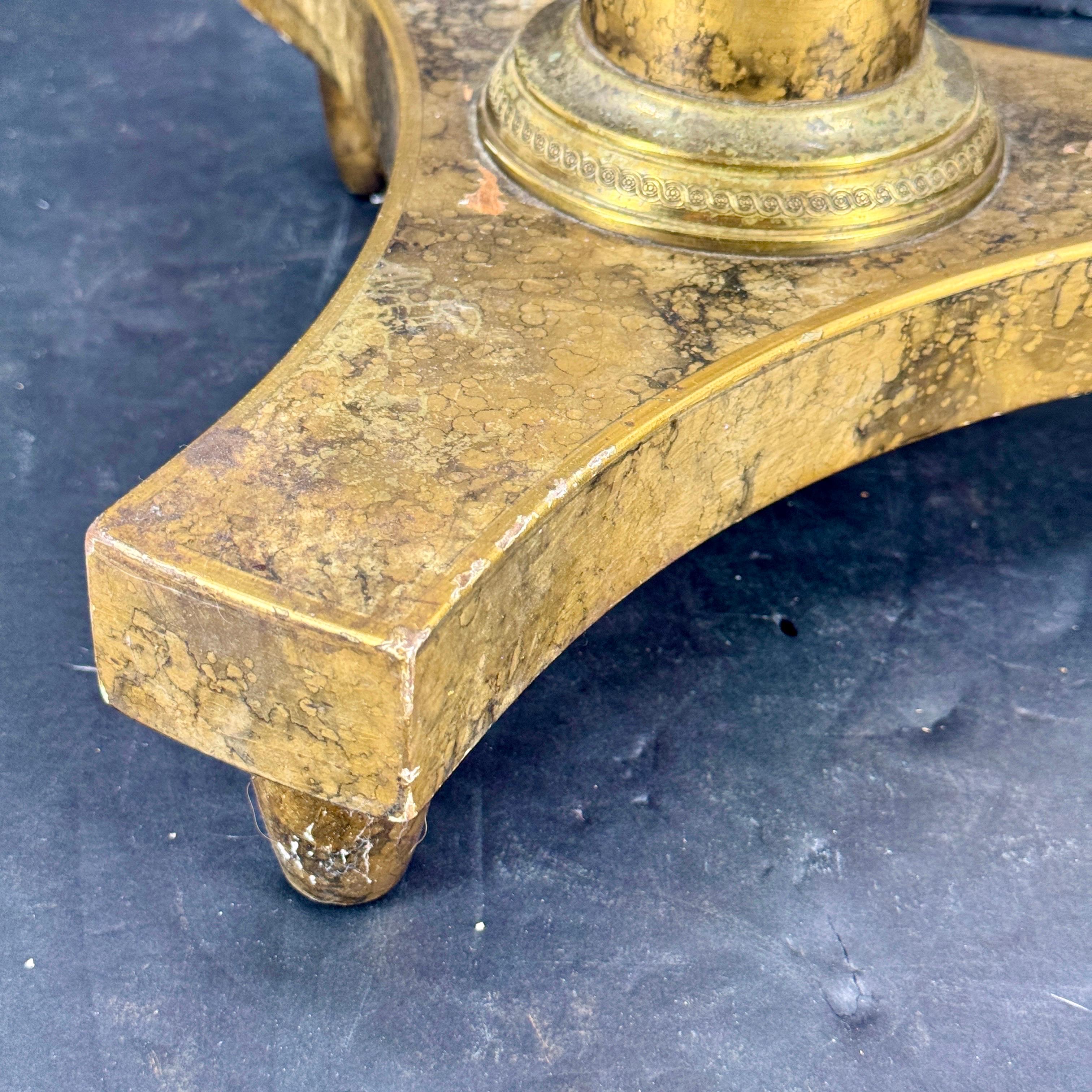 Petite table à piédestal vintage Baker en trompe-l'œil doré en vente 1