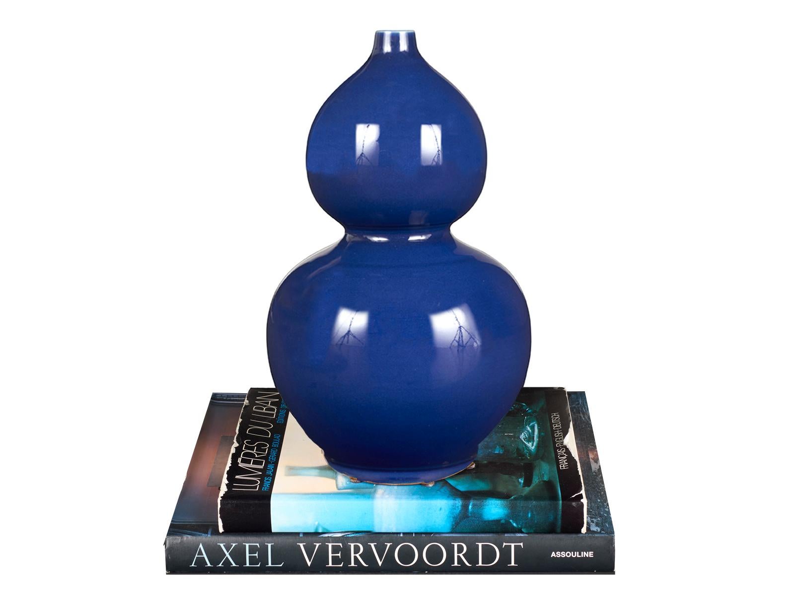 Small Royal Blue Stacked Vase  In Good Condition For Sale In Dallas, TX