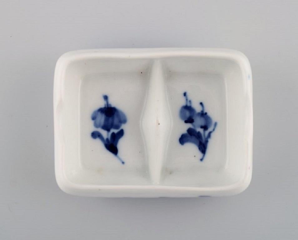 Small Royal Copenhagen blue flower salt and pepper bowl.
Model number 10/8150.
Measures: 10 x 7.5 cm.
In excellent condition.
Stamped.
1st factory quality.