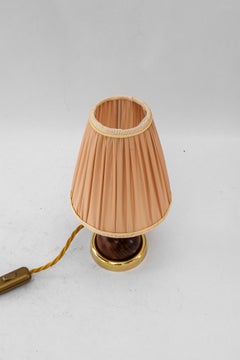 Pequeña lámpara de mesa rupert nikoll con pantalla de tela hacia los años 50