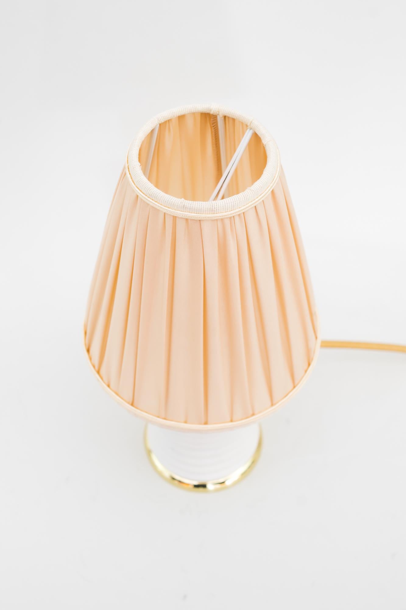 Mid-Century Modern Petite lampe de table Rupert Nikoll avec abat-jour en tissu Vers 1950 en vente