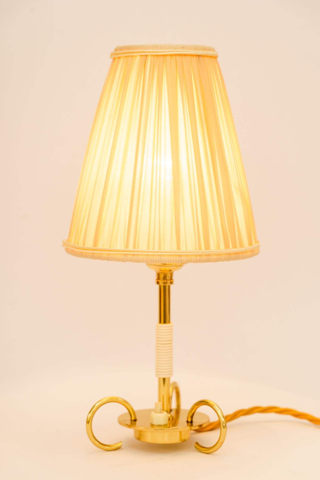 Milieu du XXe siècle Petite lampe de table Rupert Nikoll avec abat-jour en tissu Vienne vers 1950  en vente