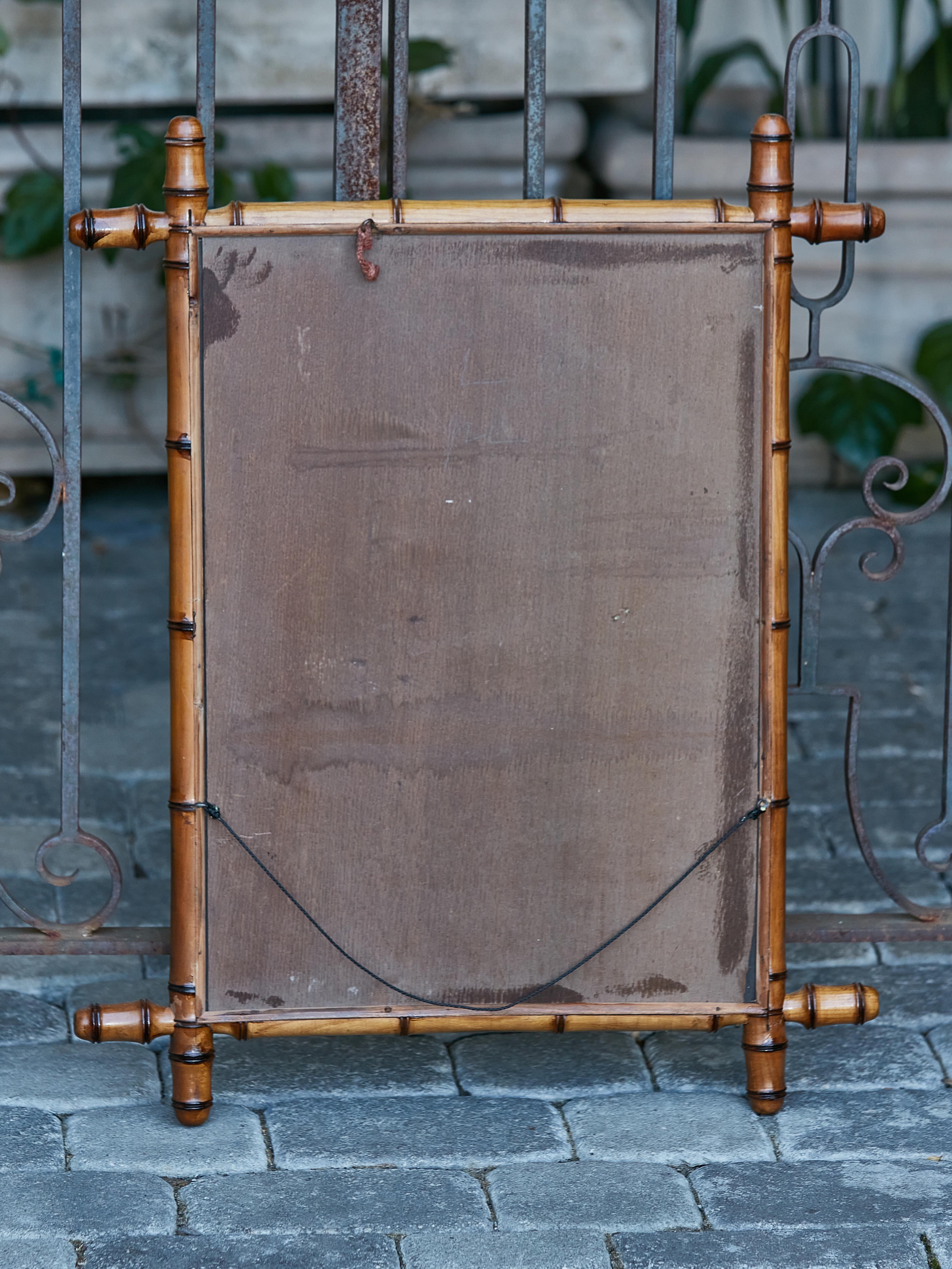 Kleiner rustikaler Faux-Bambus-Spiegel aus französischem Nussbaumholz der 1920er Jahre mit sich überschneidenden Ecken (20. Jahrhundert) im Angebot