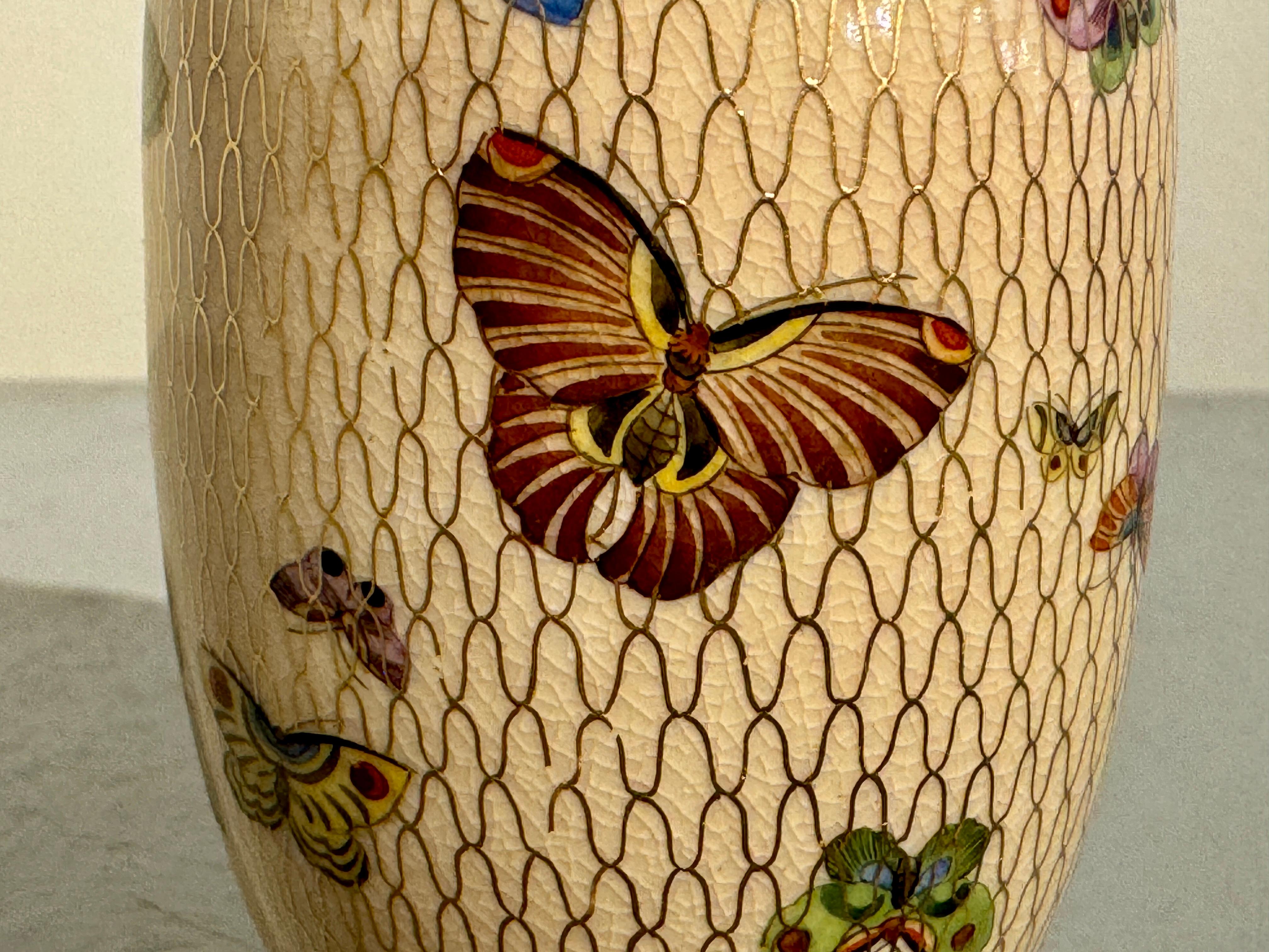 Kleine Satsuma-Schmetterlingsvase von Kinzan, Meiji-Zeit, um 1900, Japan im Angebot 3