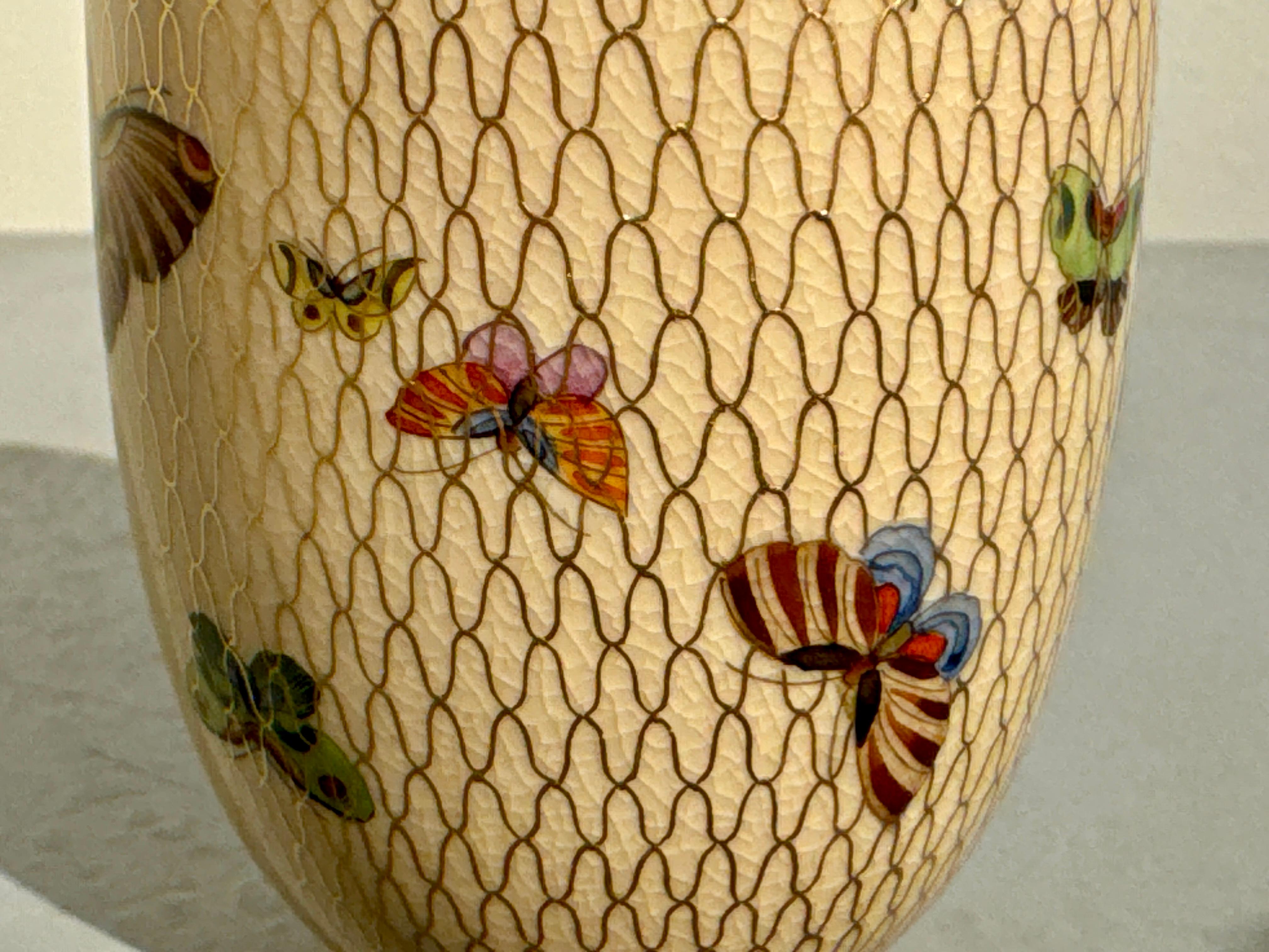 Kleine Satsuma-Schmetterlingsvase von Kinzan, Meiji-Zeit, um 1900, Japan im Angebot 4